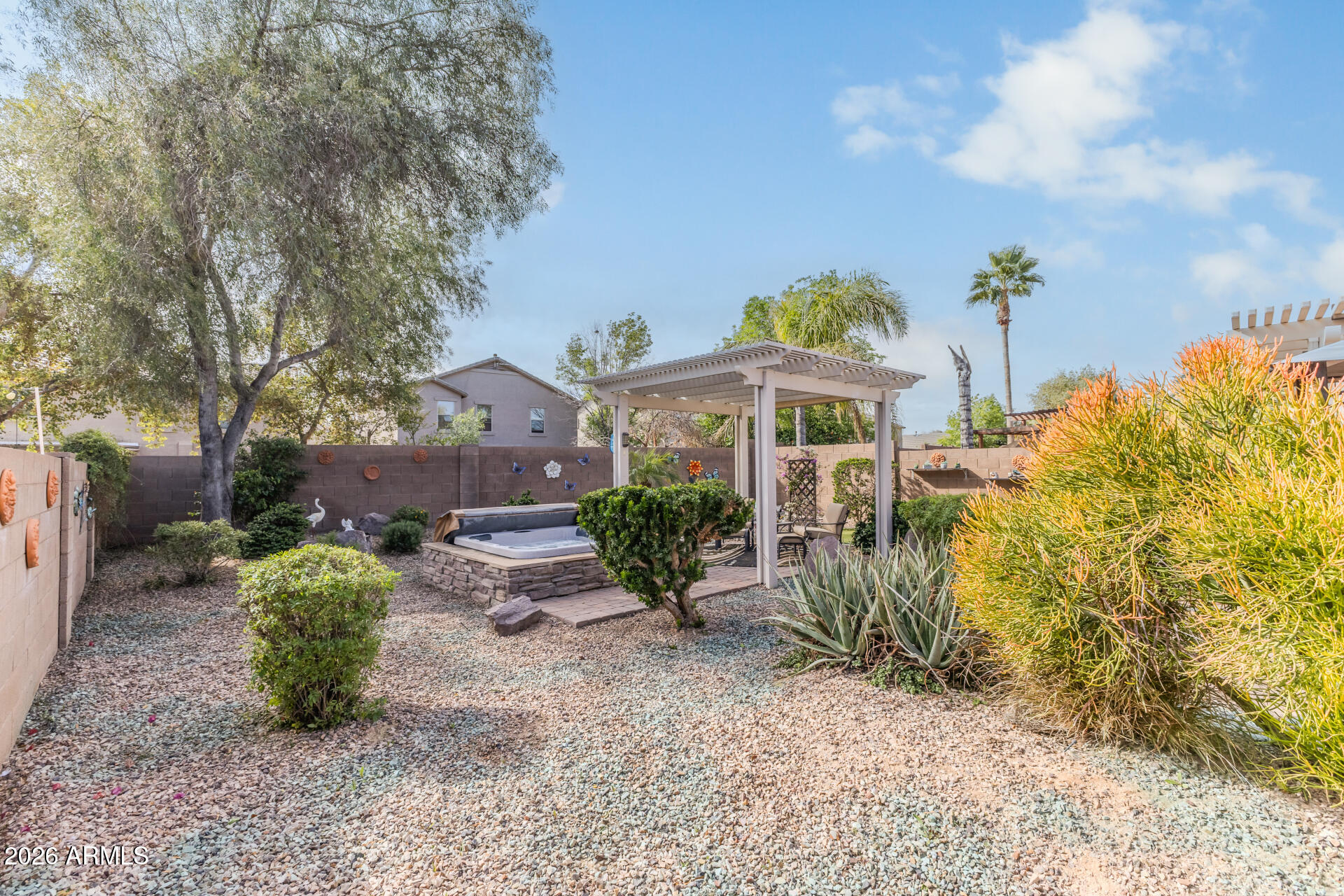 1073 E TAYLOR Trail
