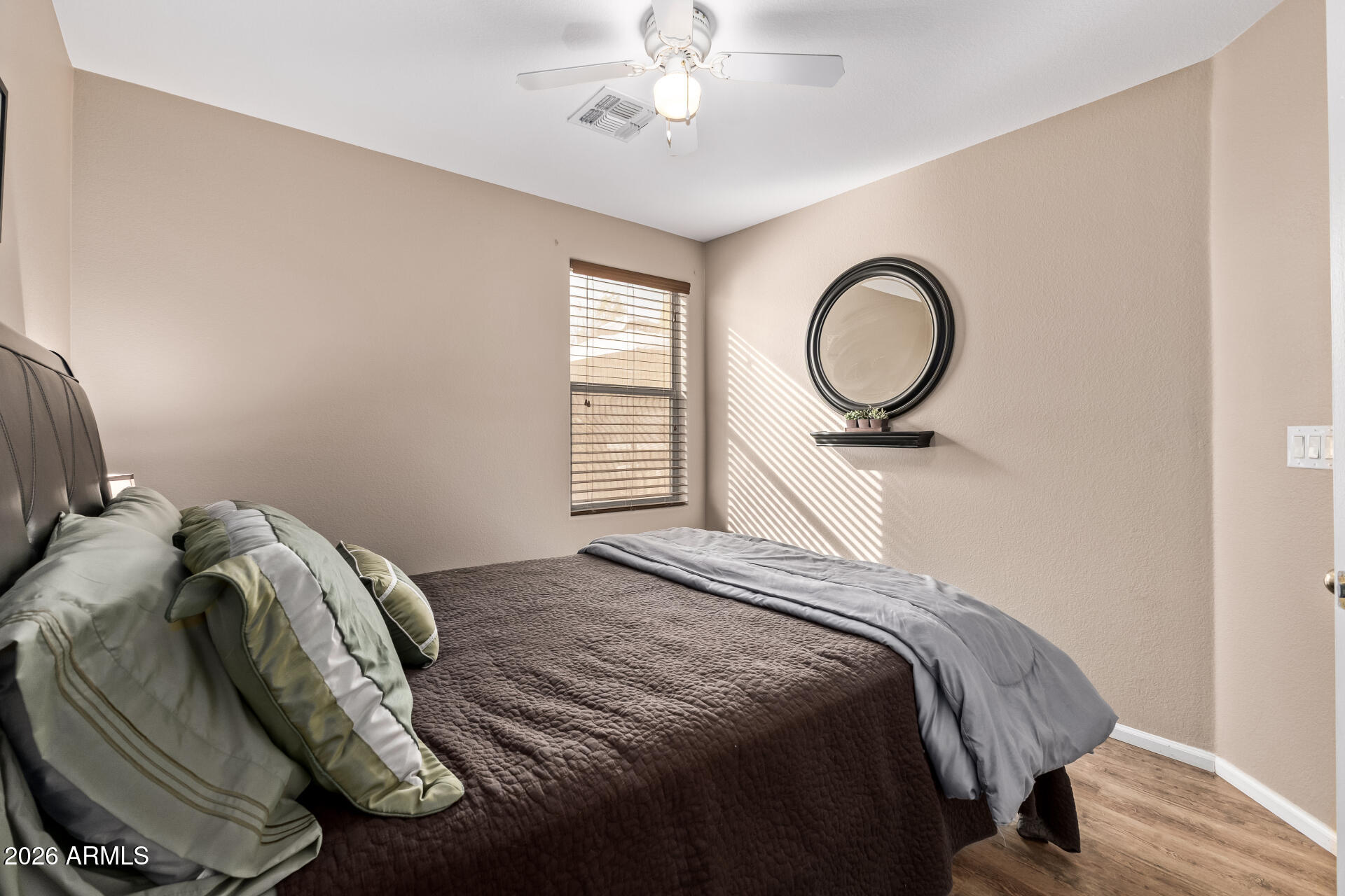 1073 E TAYLOR Trail