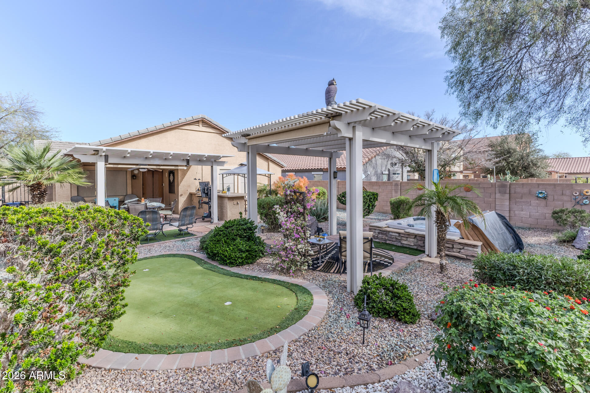 1073 E TAYLOR Trail