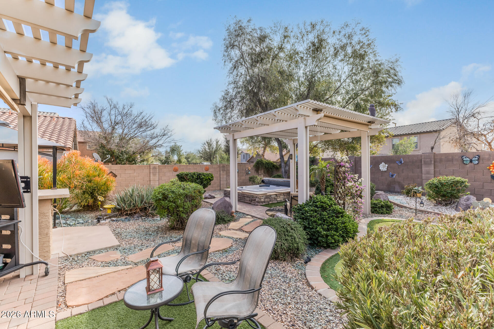 1073 E TAYLOR Trail