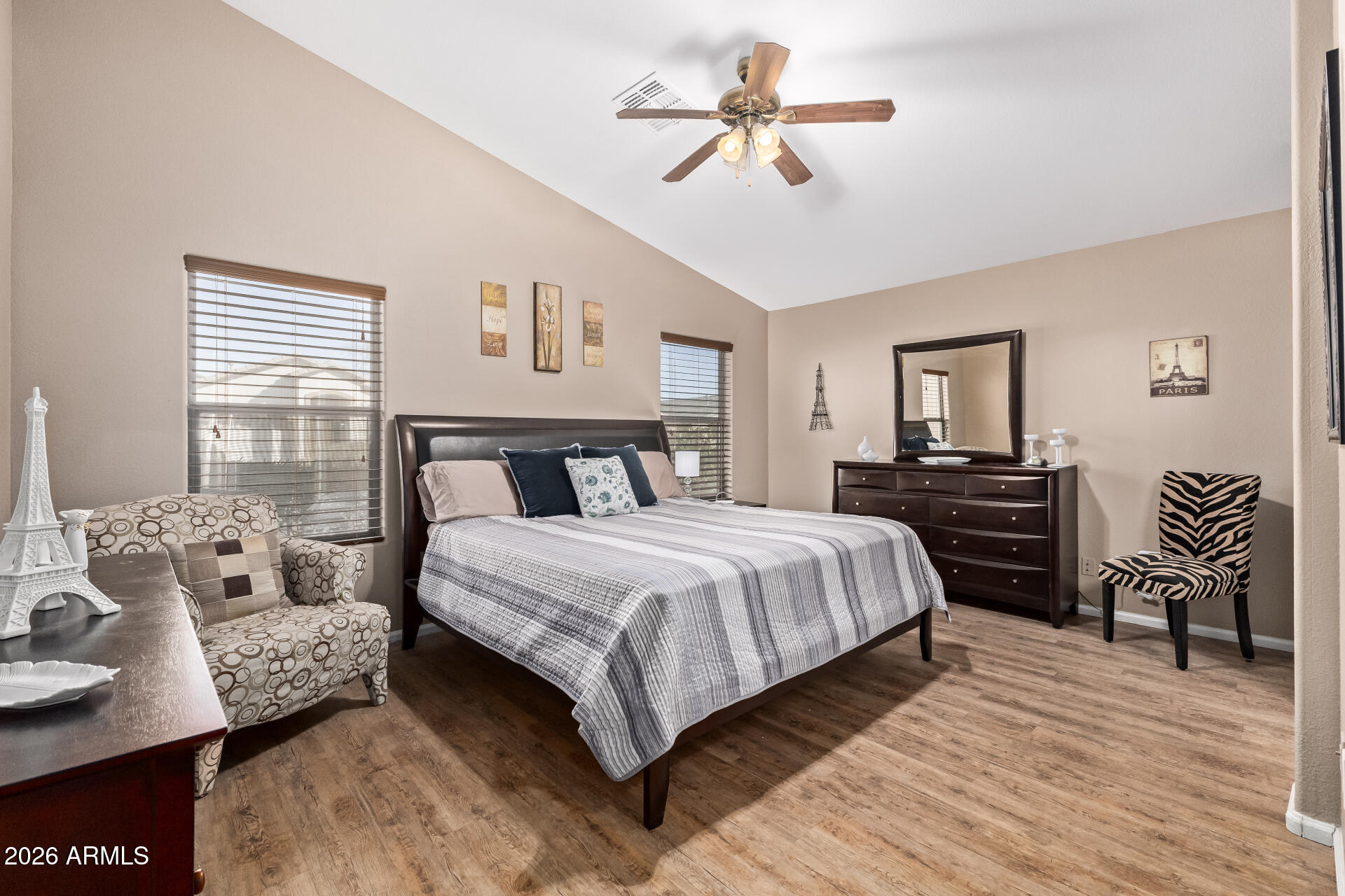 1073 E TAYLOR Trail