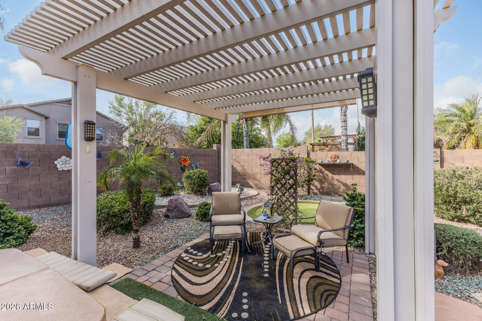 1073 E TAYLOR Trail