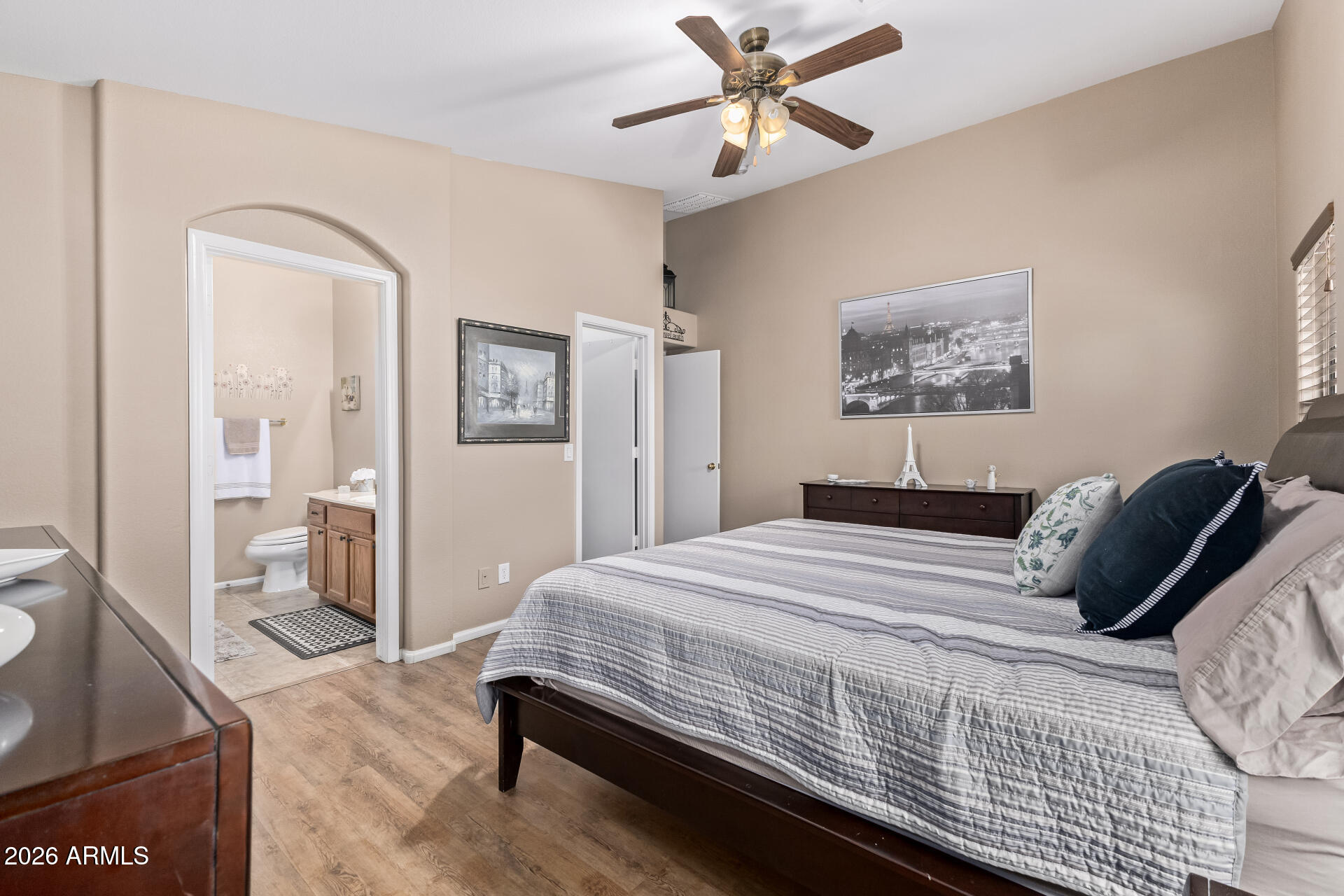 1073 E TAYLOR Trail