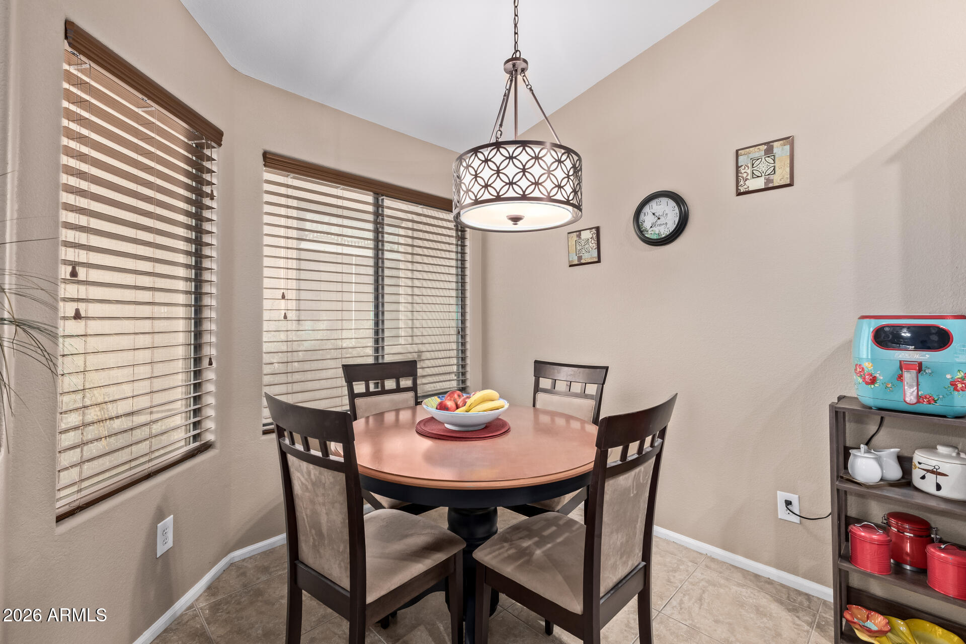 1073 E TAYLOR Trail