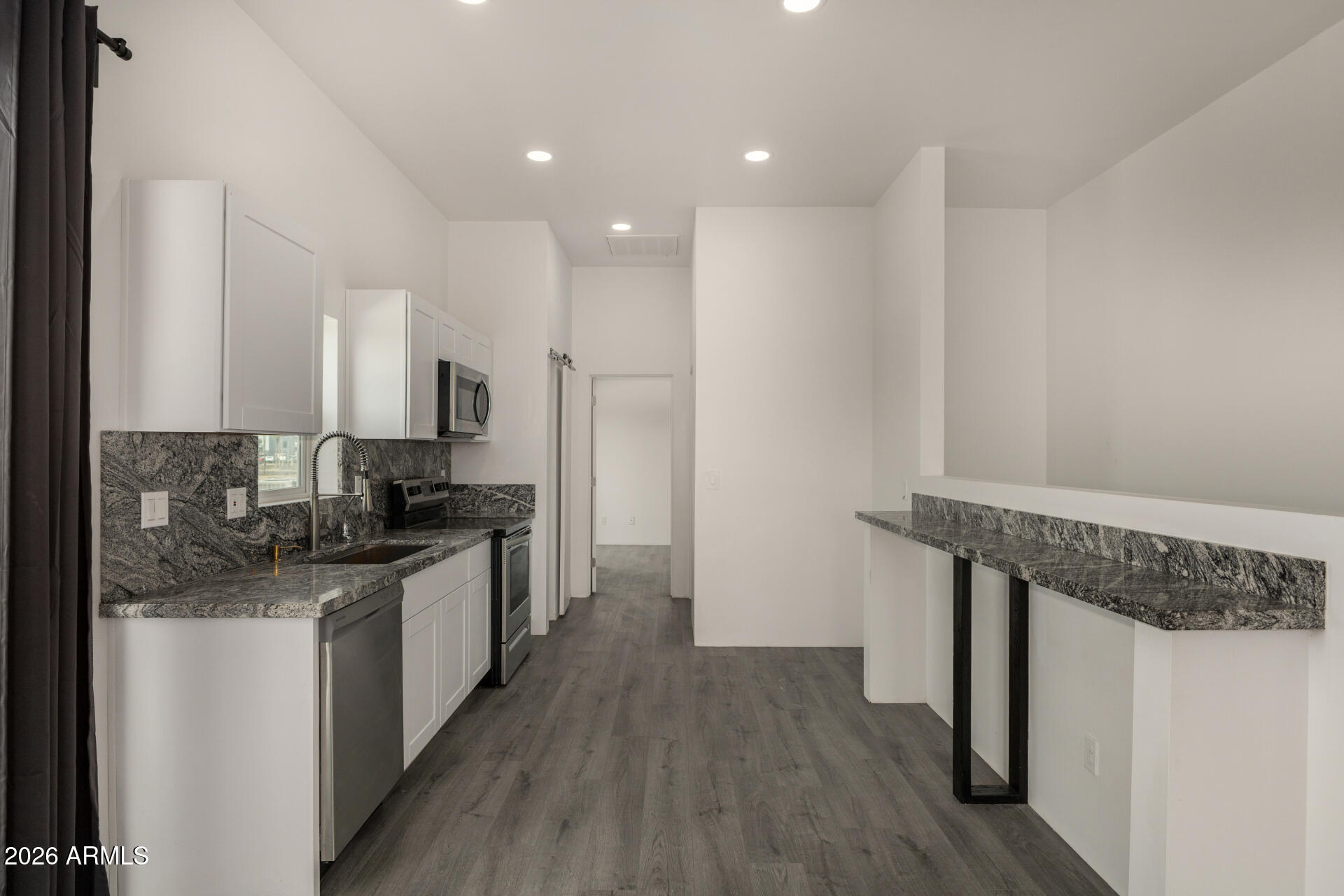 1933 E MONROE Street