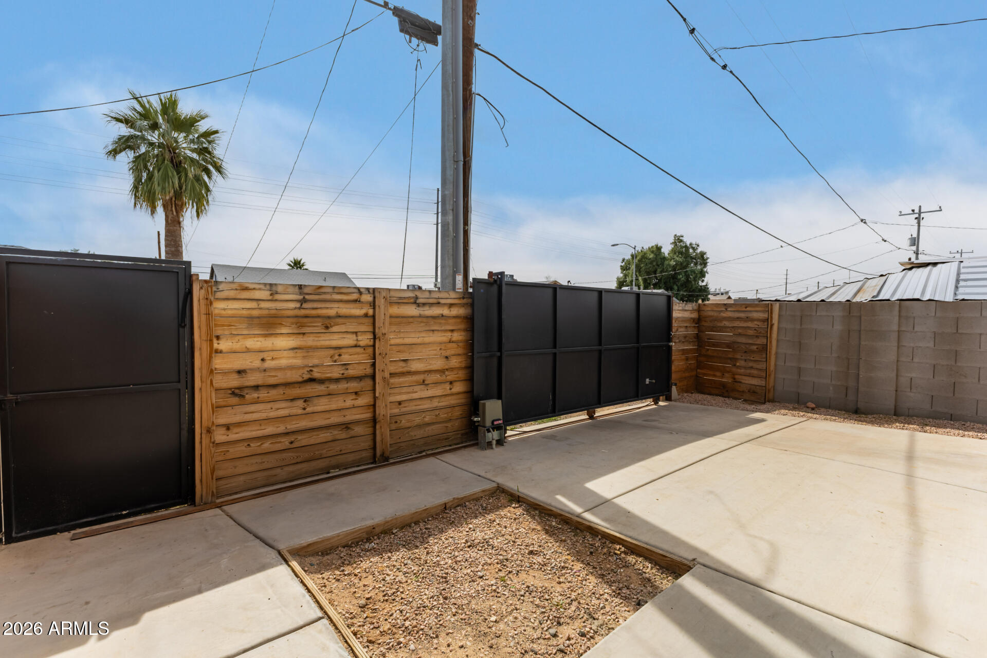 1933 E MONROE Street