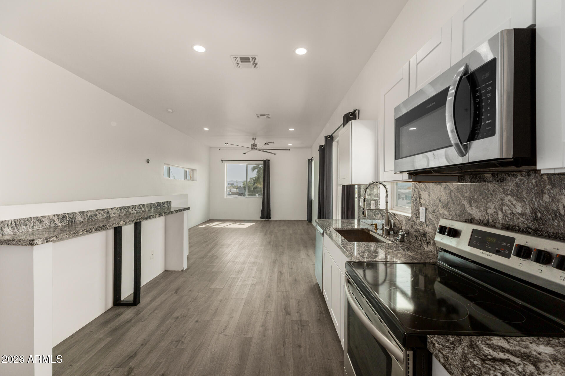 1933 E MONROE Street