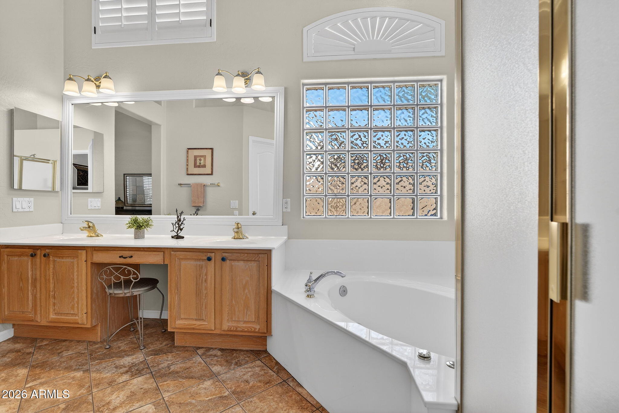 1162 W CHILTON Avenue