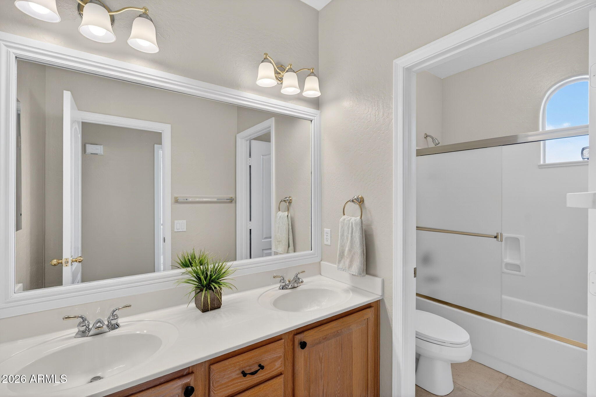 1162 W CHILTON Avenue