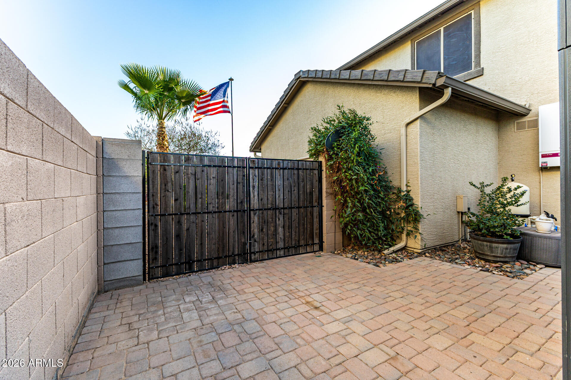 1974 E DUBOIS Avenue