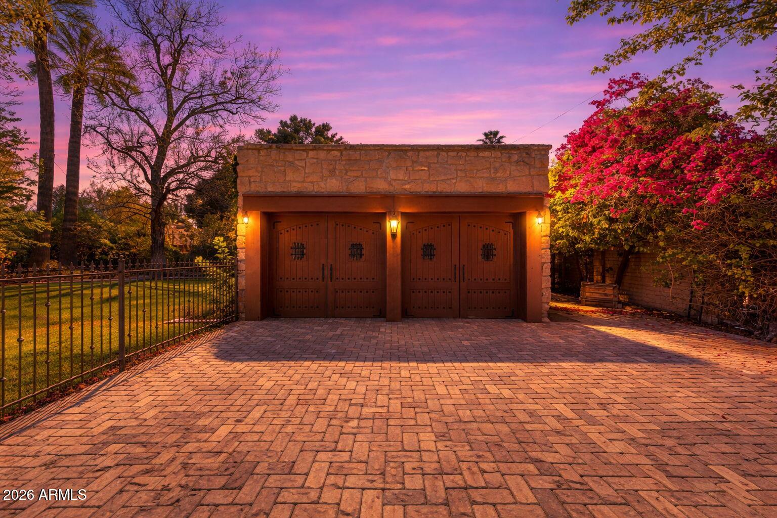 1015 W ENCANTO Boulevard