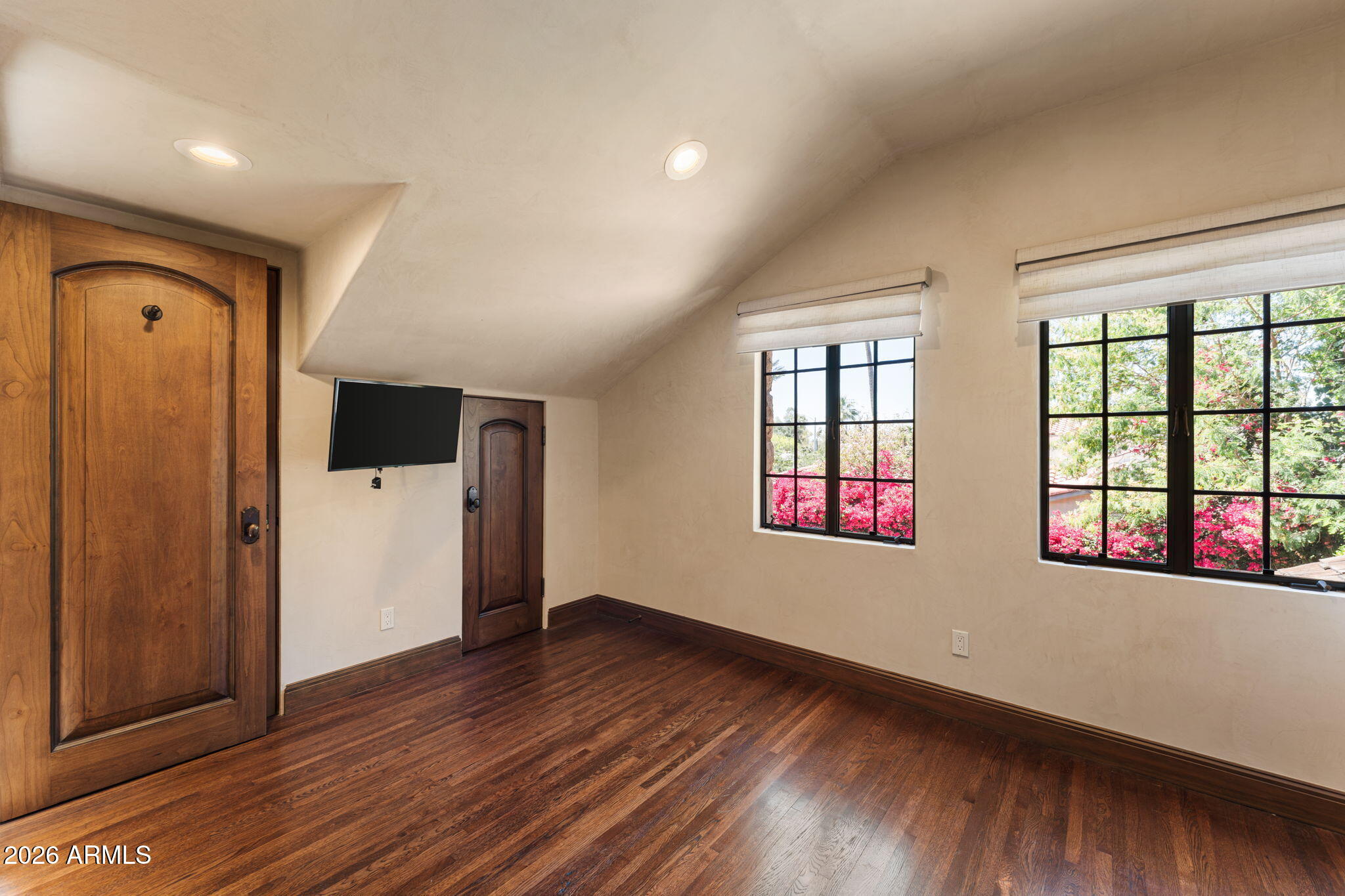 1015 W ENCANTO Boulevard