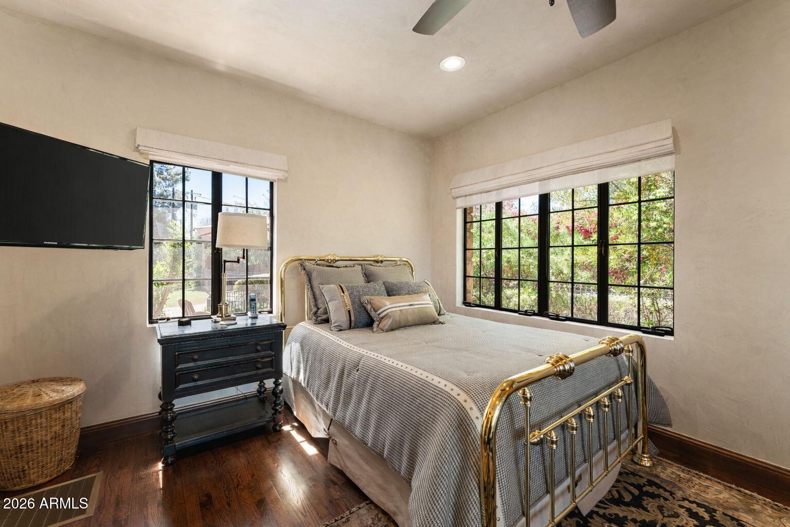 1015 W ENCANTO Boulevard