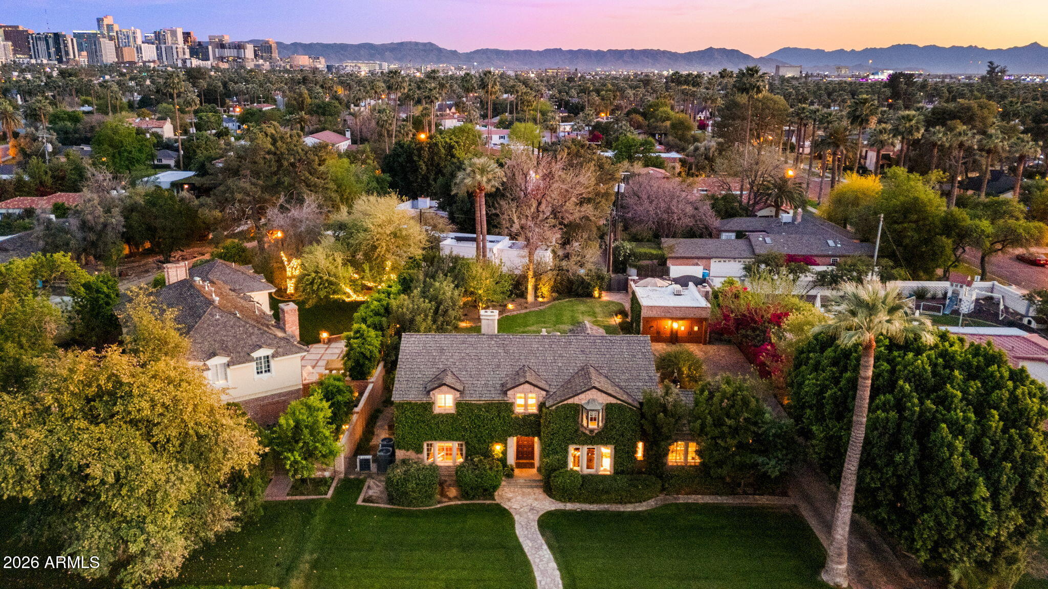 1015 W ENCANTO Boulevard