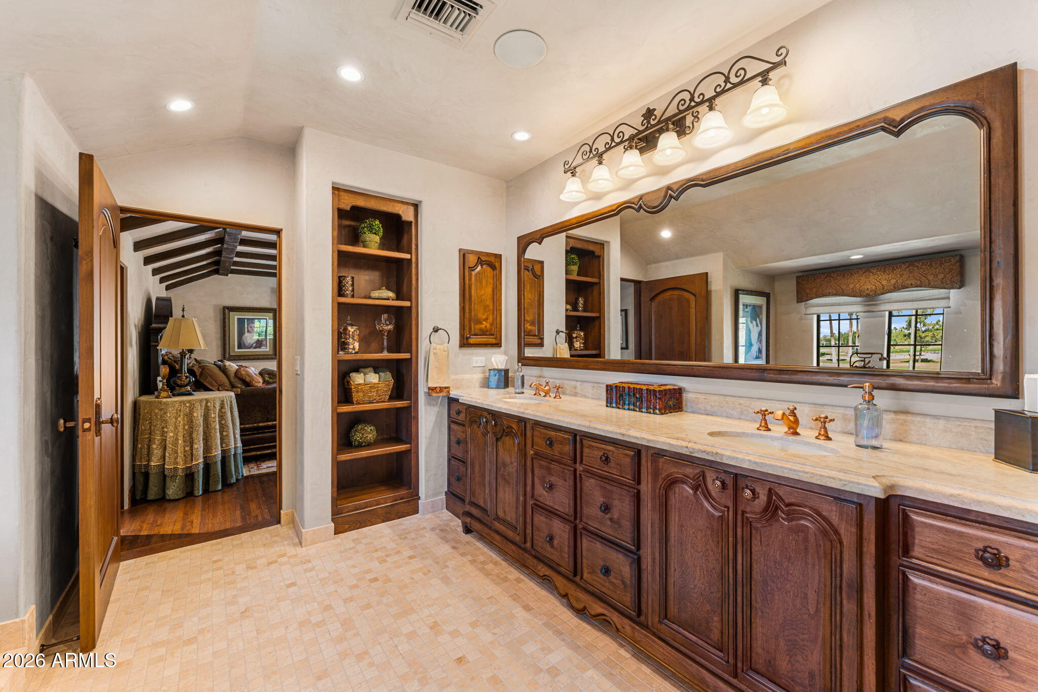 1015 W ENCANTO Boulevard