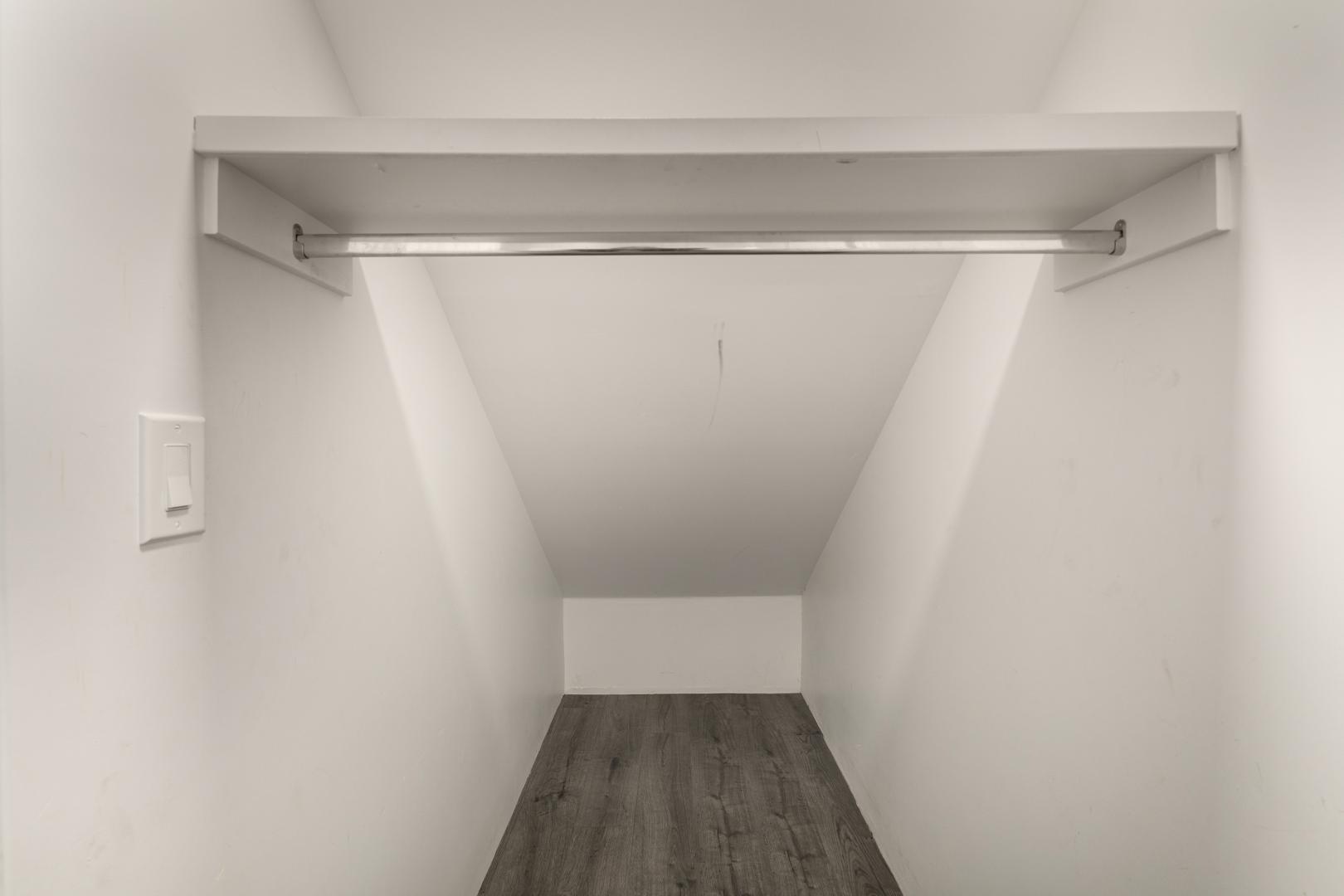 1933 E Monroe Street 1