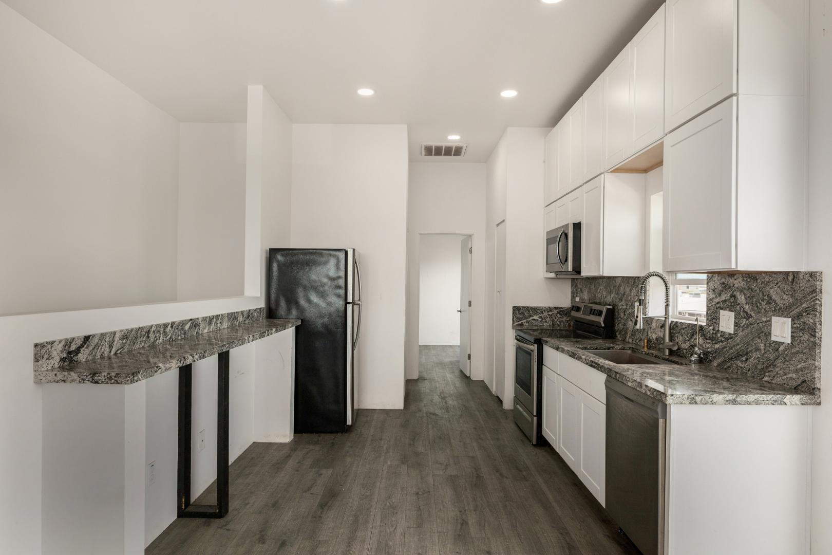 1933 E Monroe Street 1