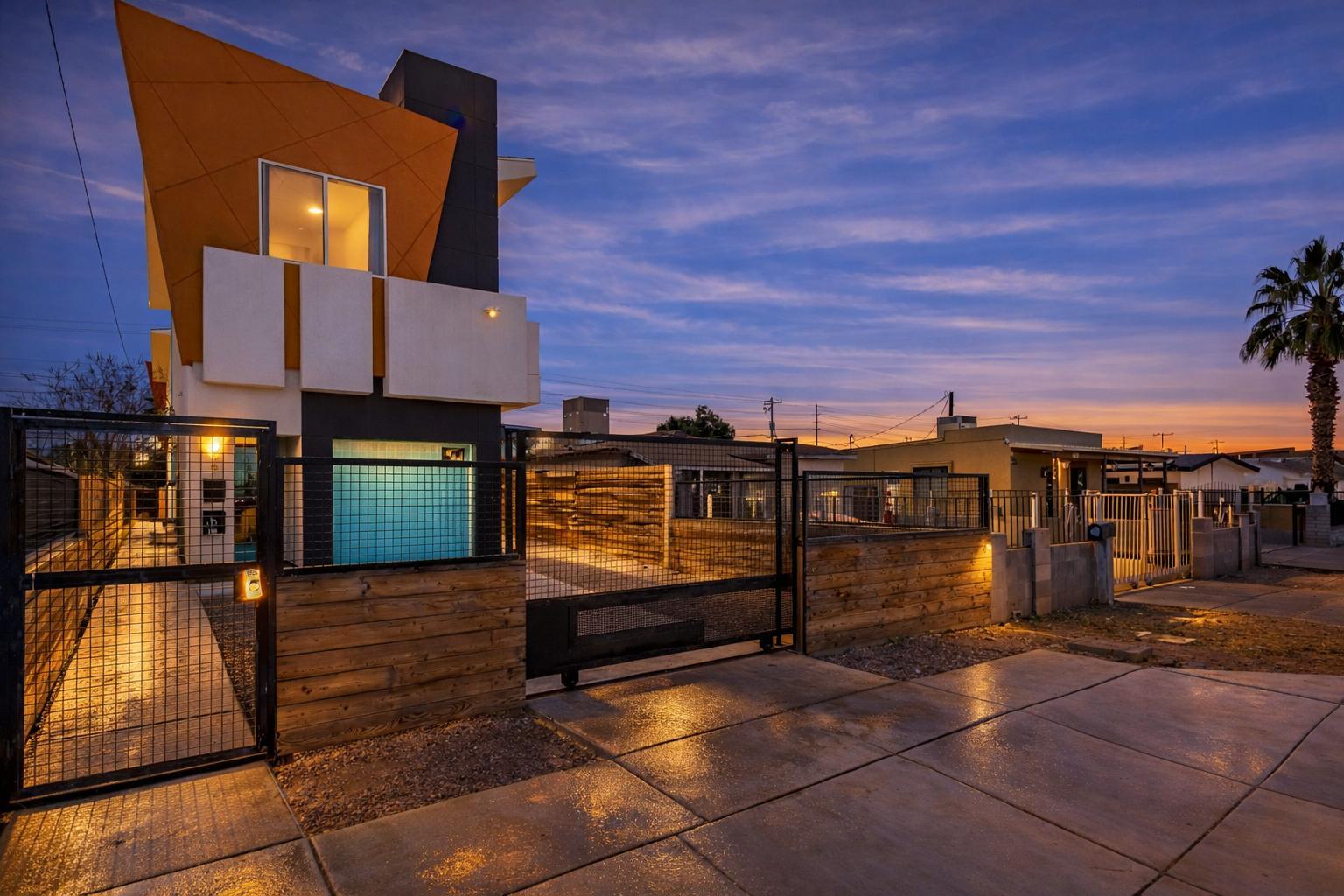 1933 E Monroe Street 1