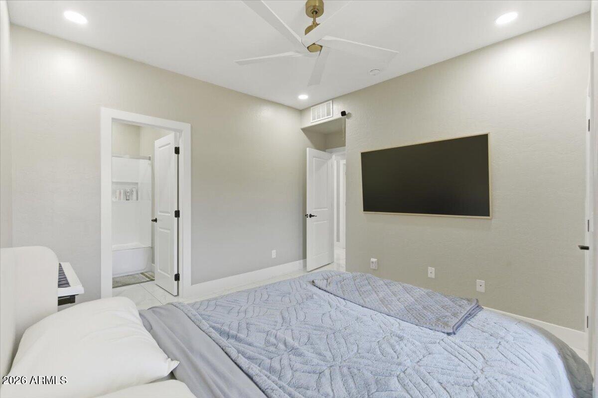 1732 W COMMERCE Avenue