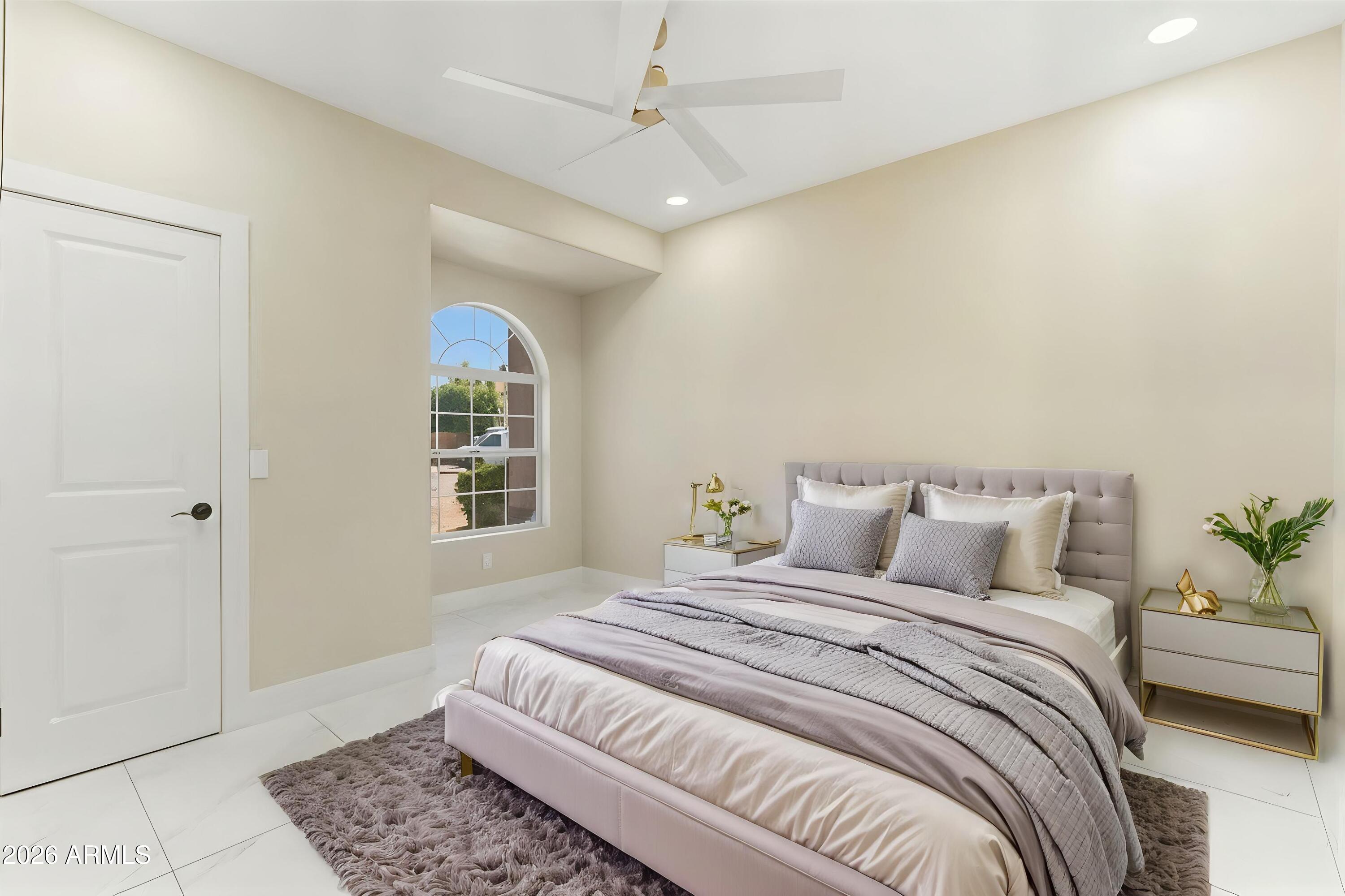 1732 W COMMERCE Avenue