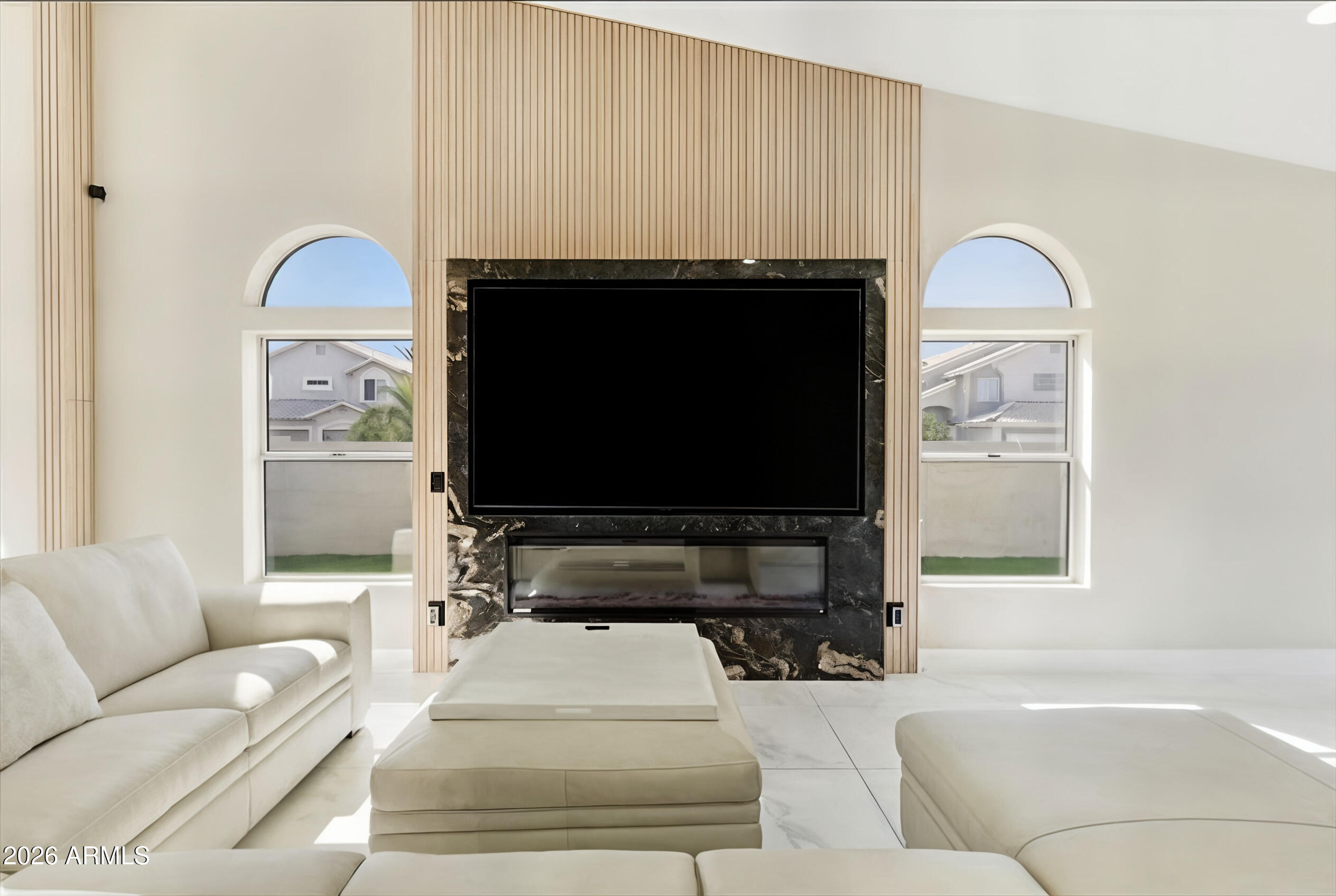 1732 W COMMERCE Avenue