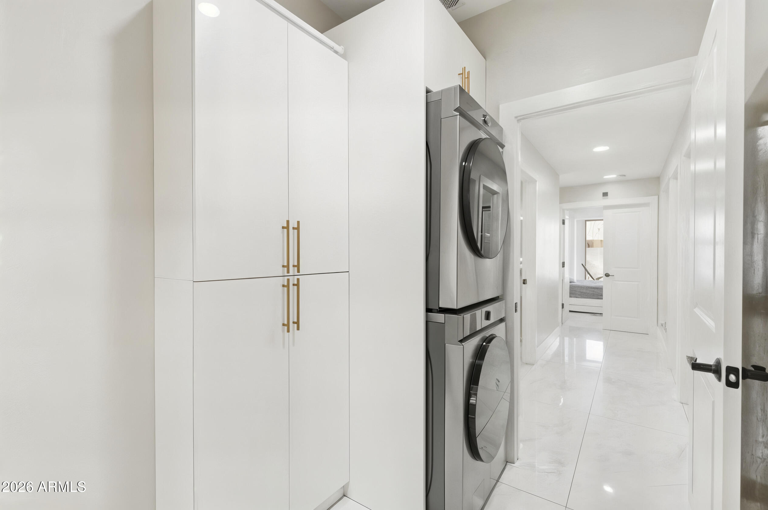 1732 W COMMERCE Avenue