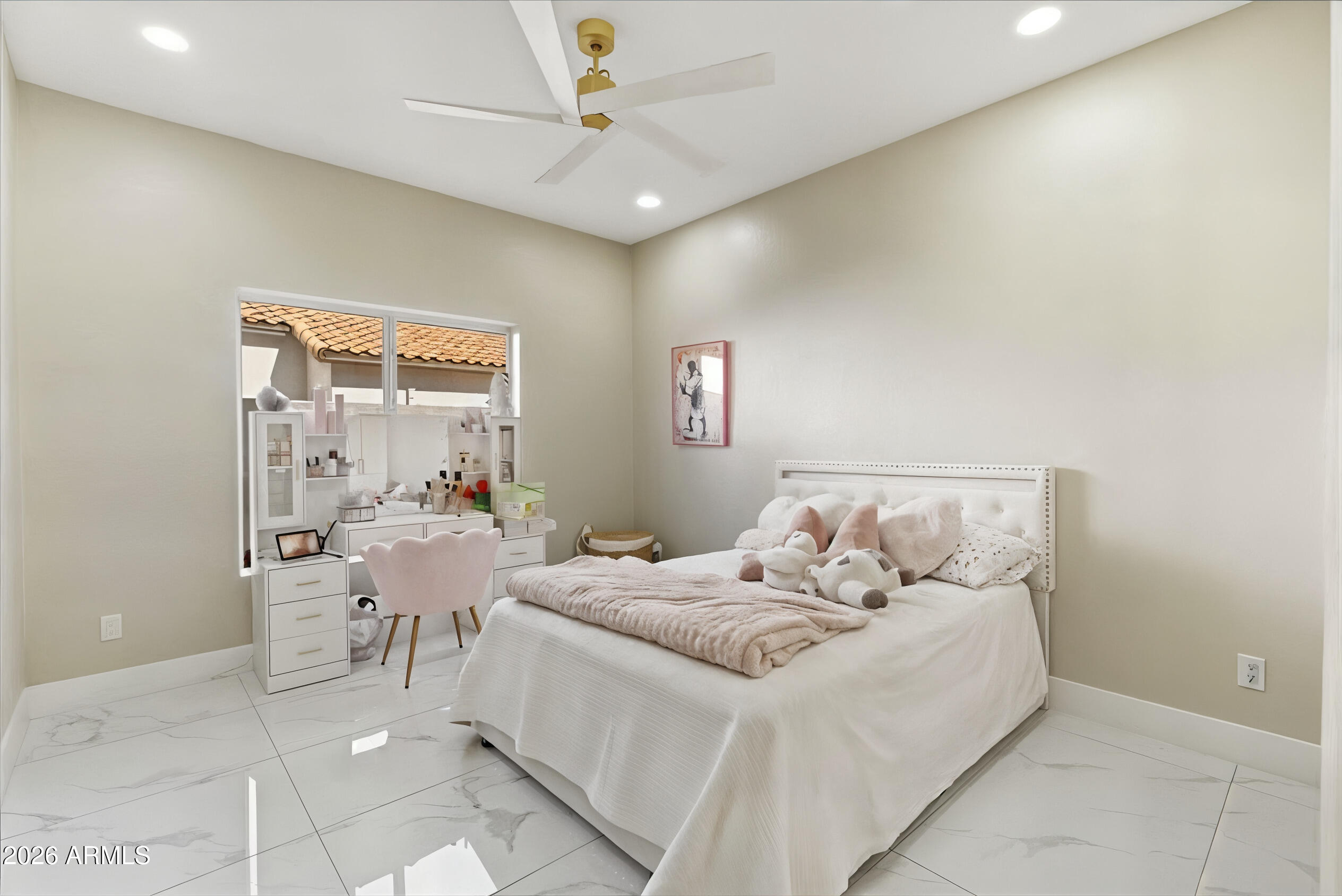 1732 W COMMERCE Avenue