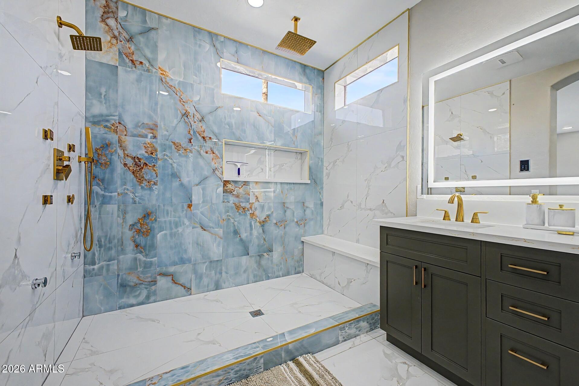 1732 W COMMERCE Avenue