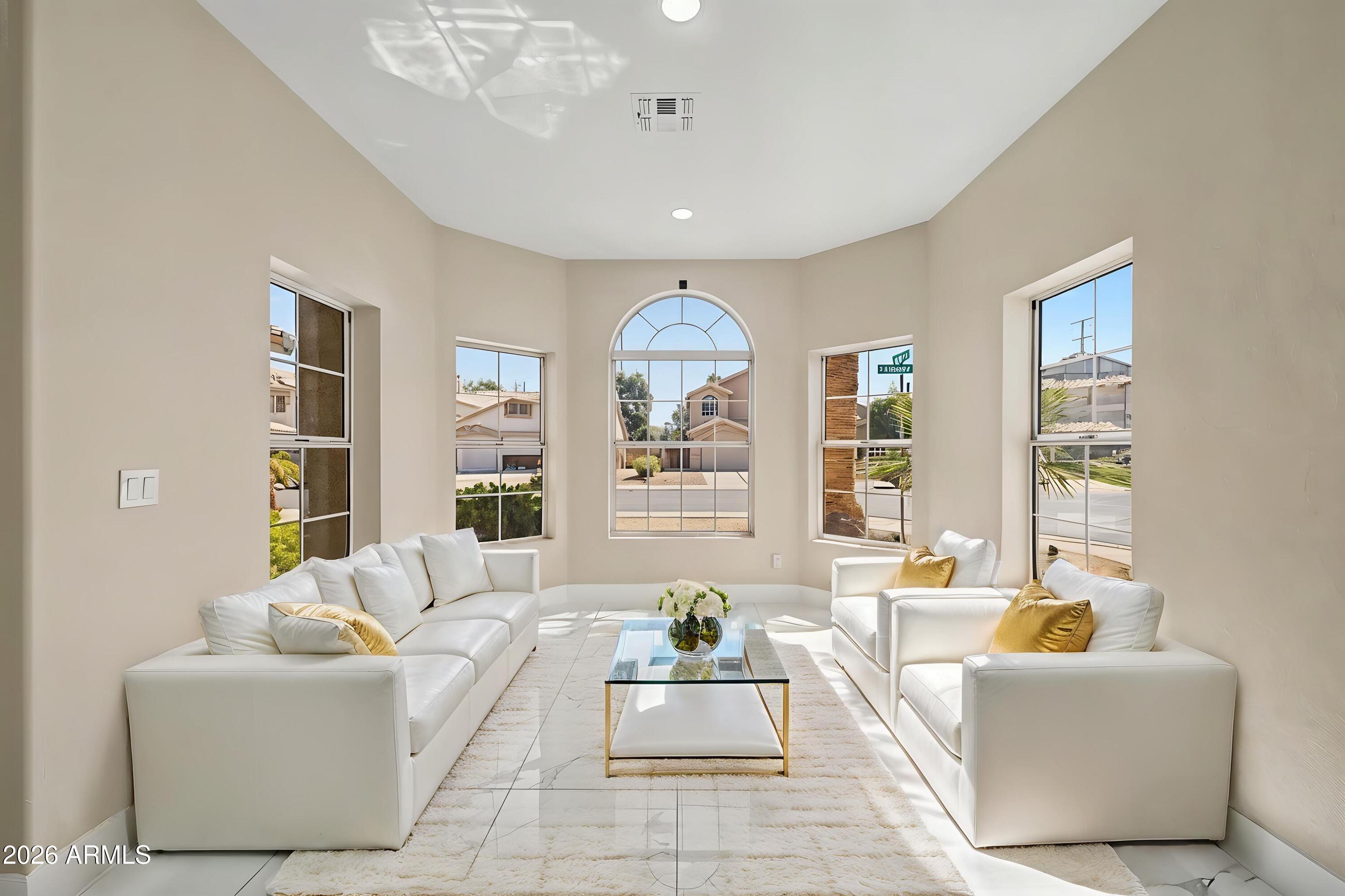 1732 W COMMERCE Avenue