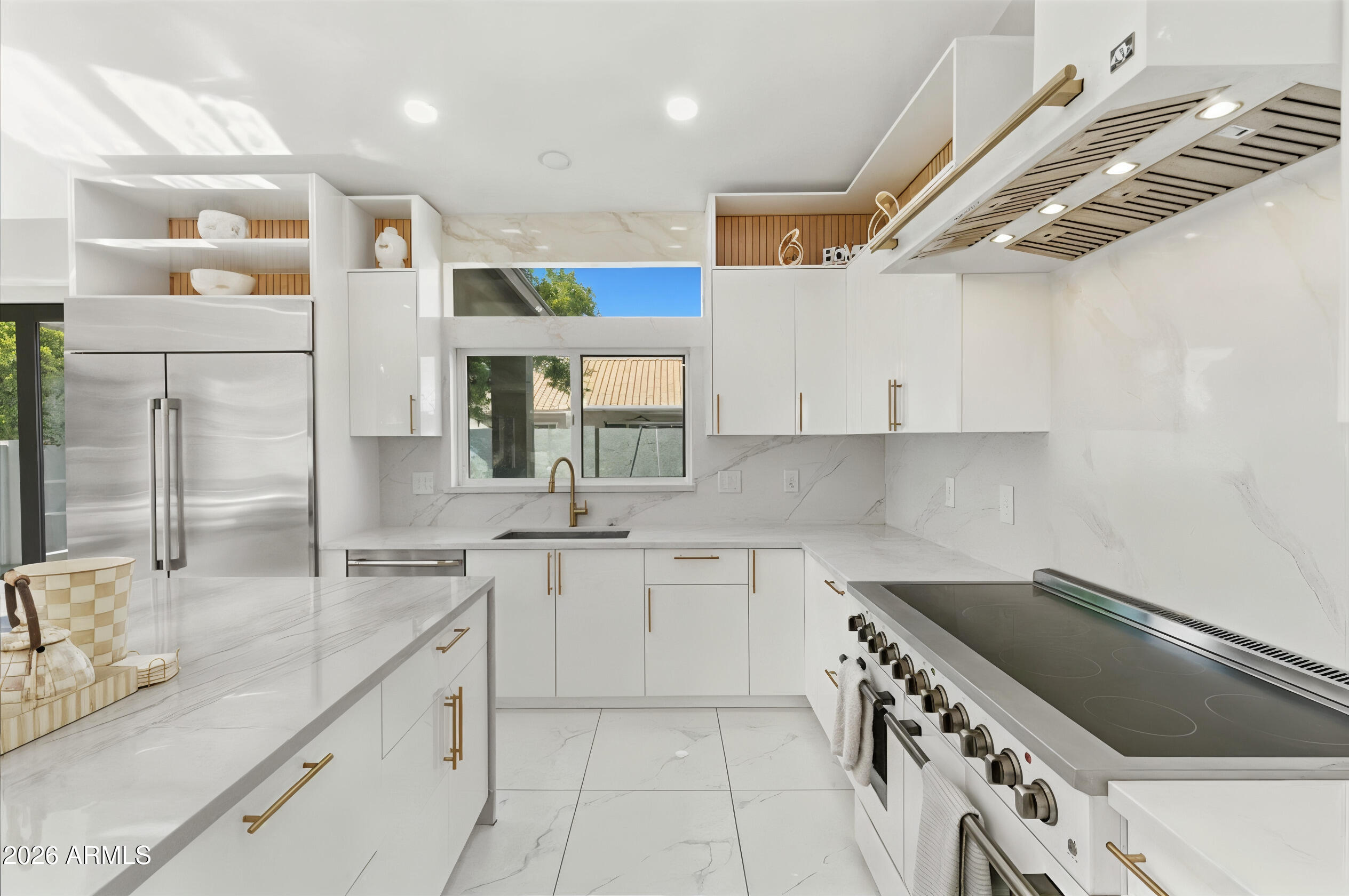 1732 W COMMERCE Avenue