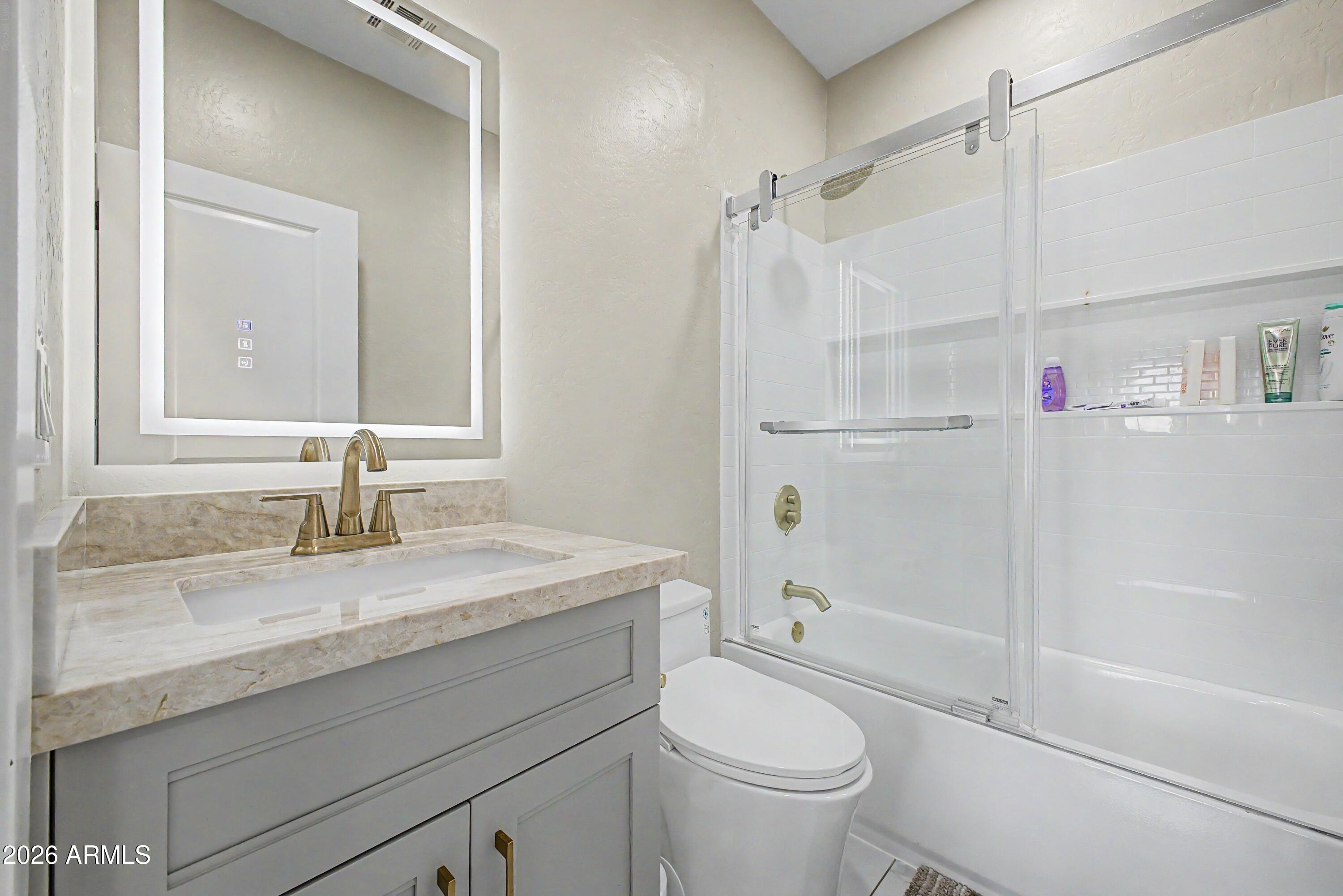 1732 W COMMERCE Avenue