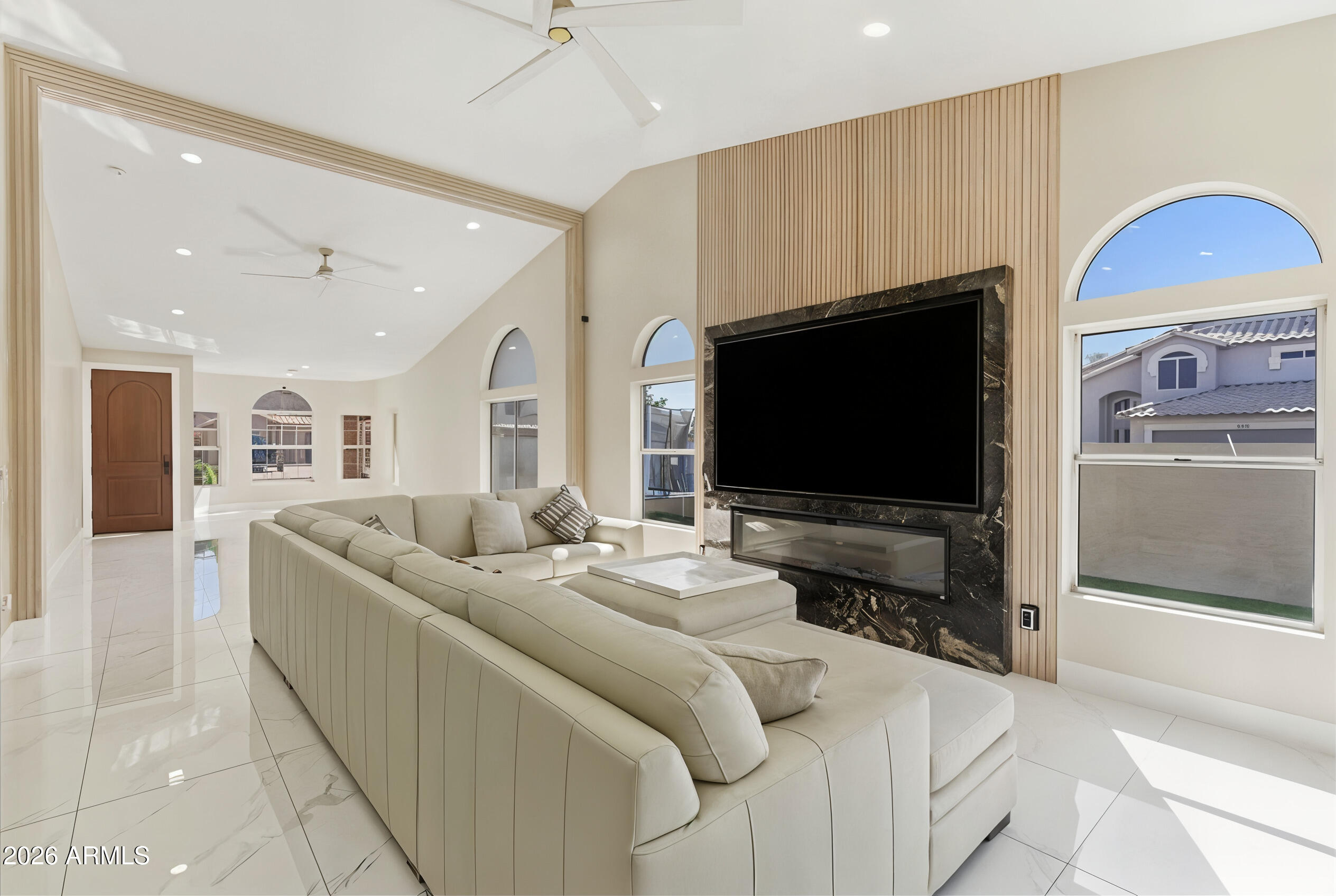 1732 W COMMERCE Avenue