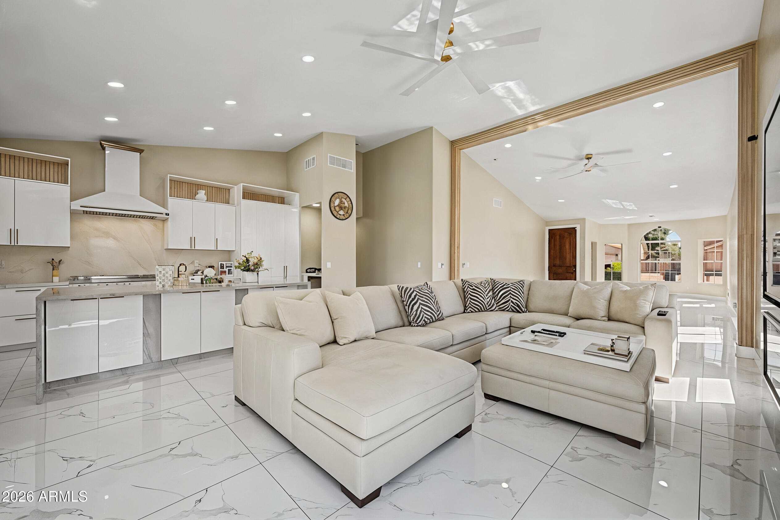 1732 W COMMERCE Avenue