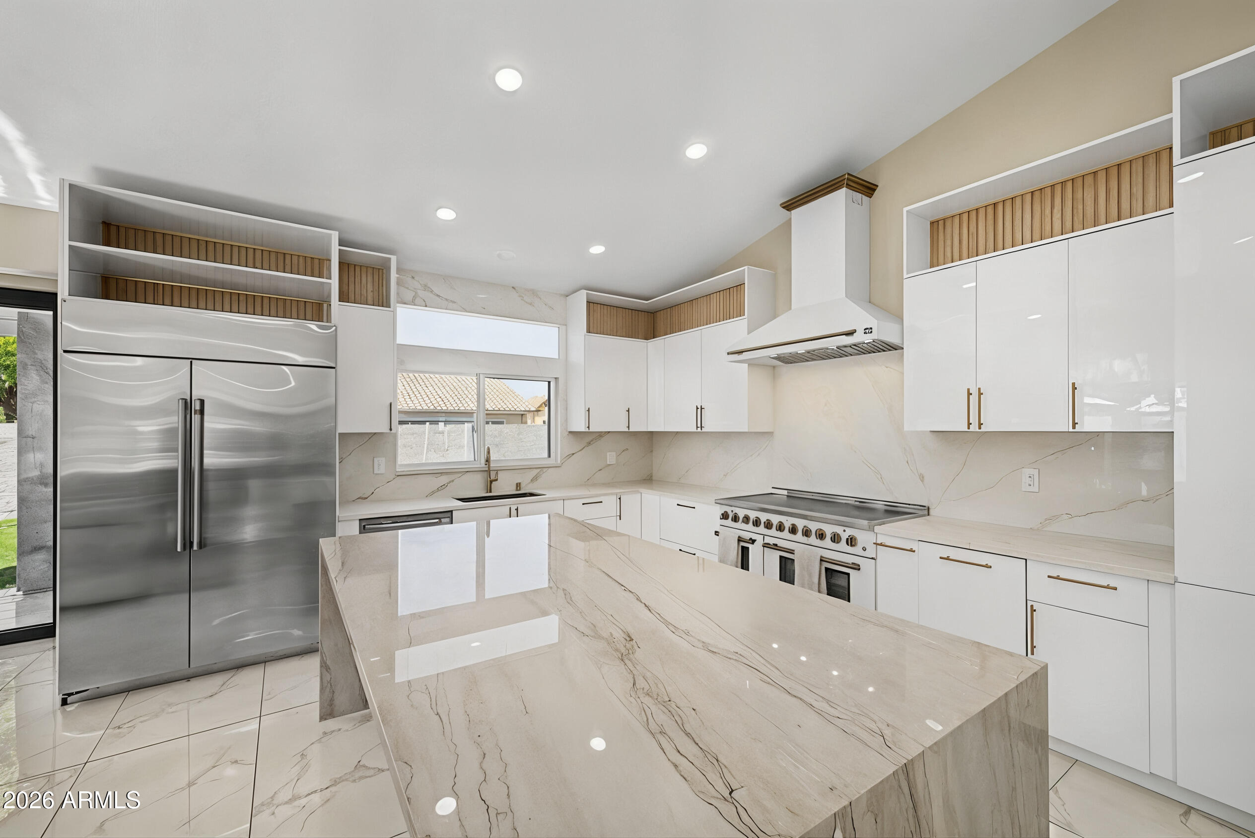 1732 W COMMERCE Avenue