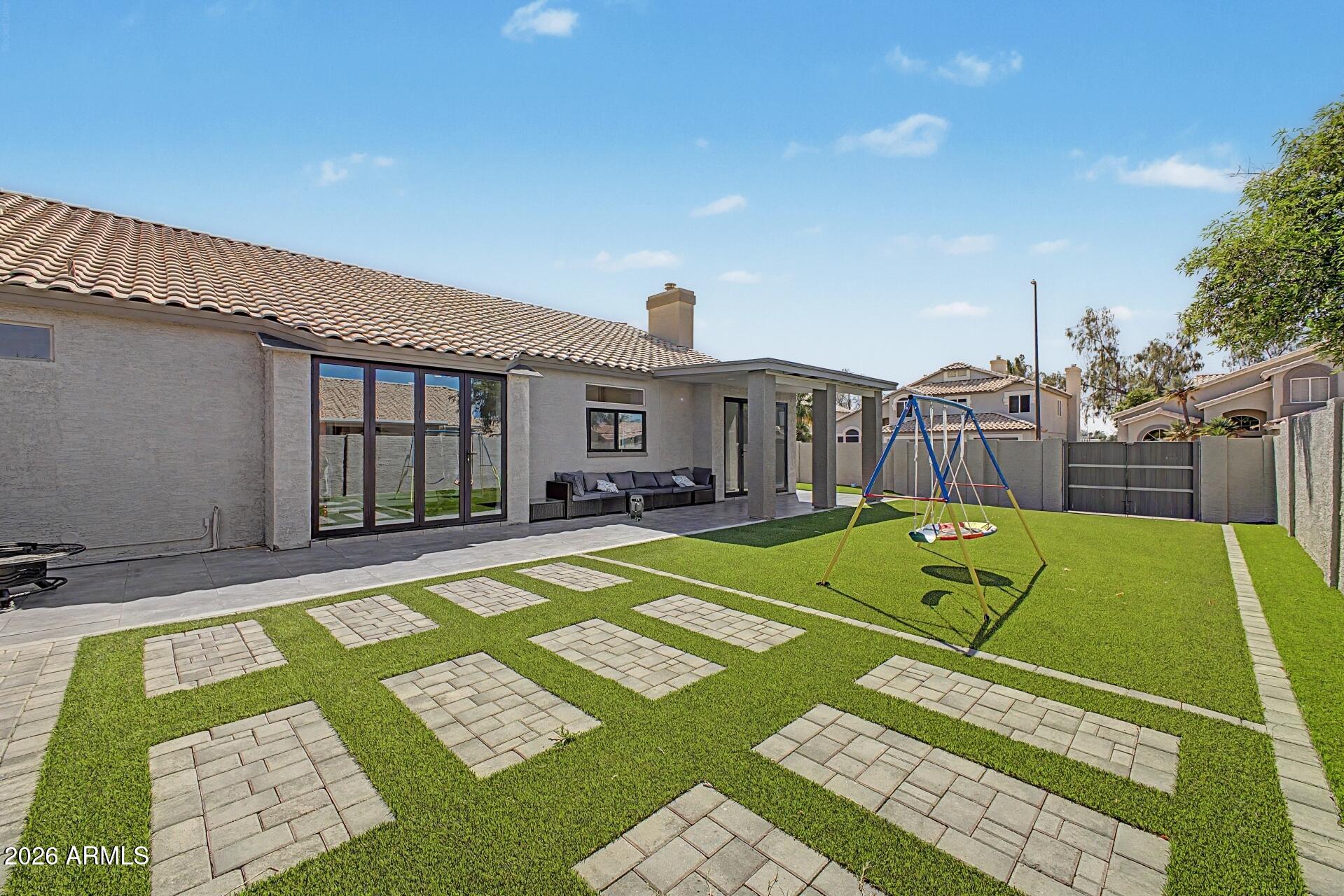 1732 W COMMERCE Avenue