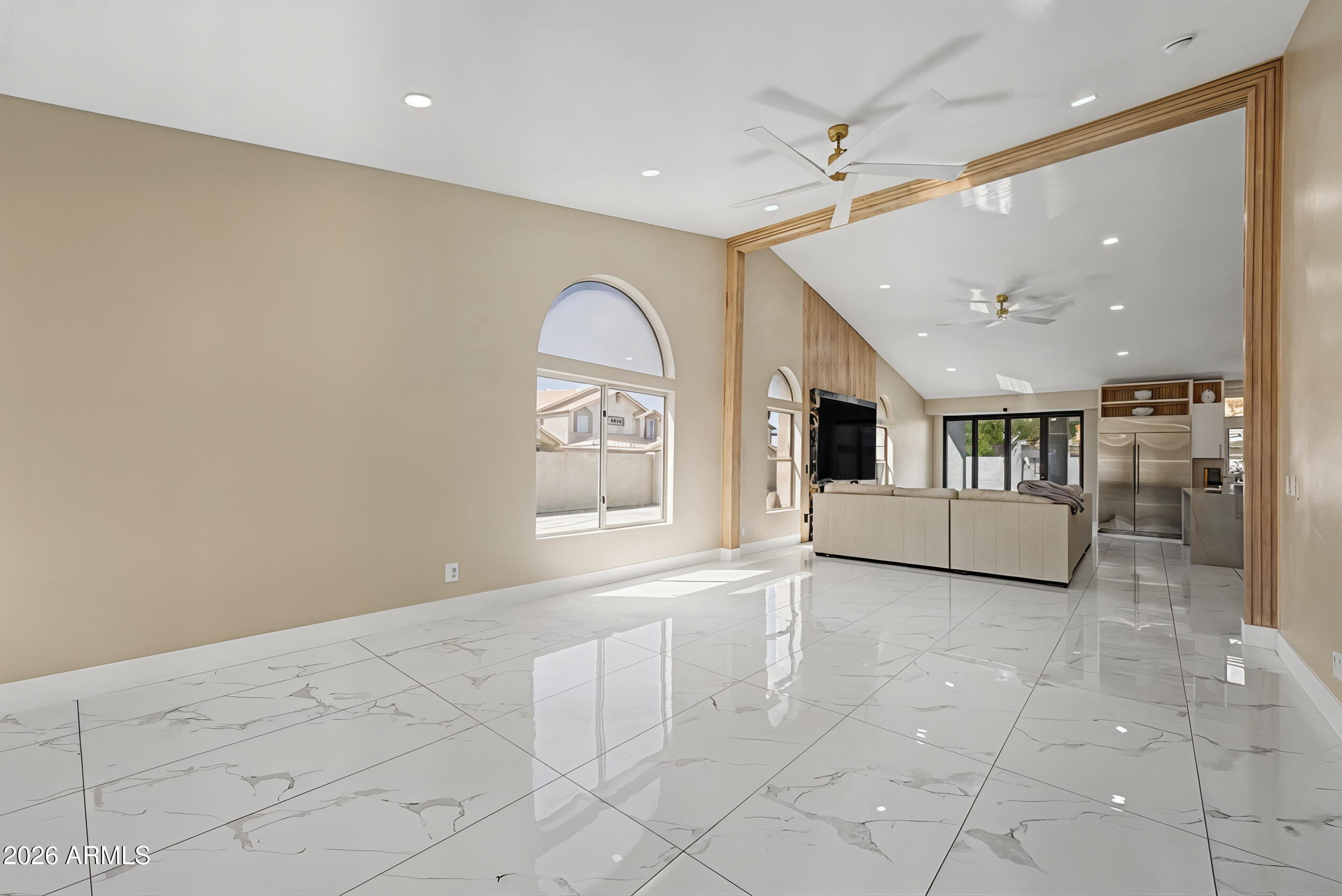 1732 W COMMERCE Avenue