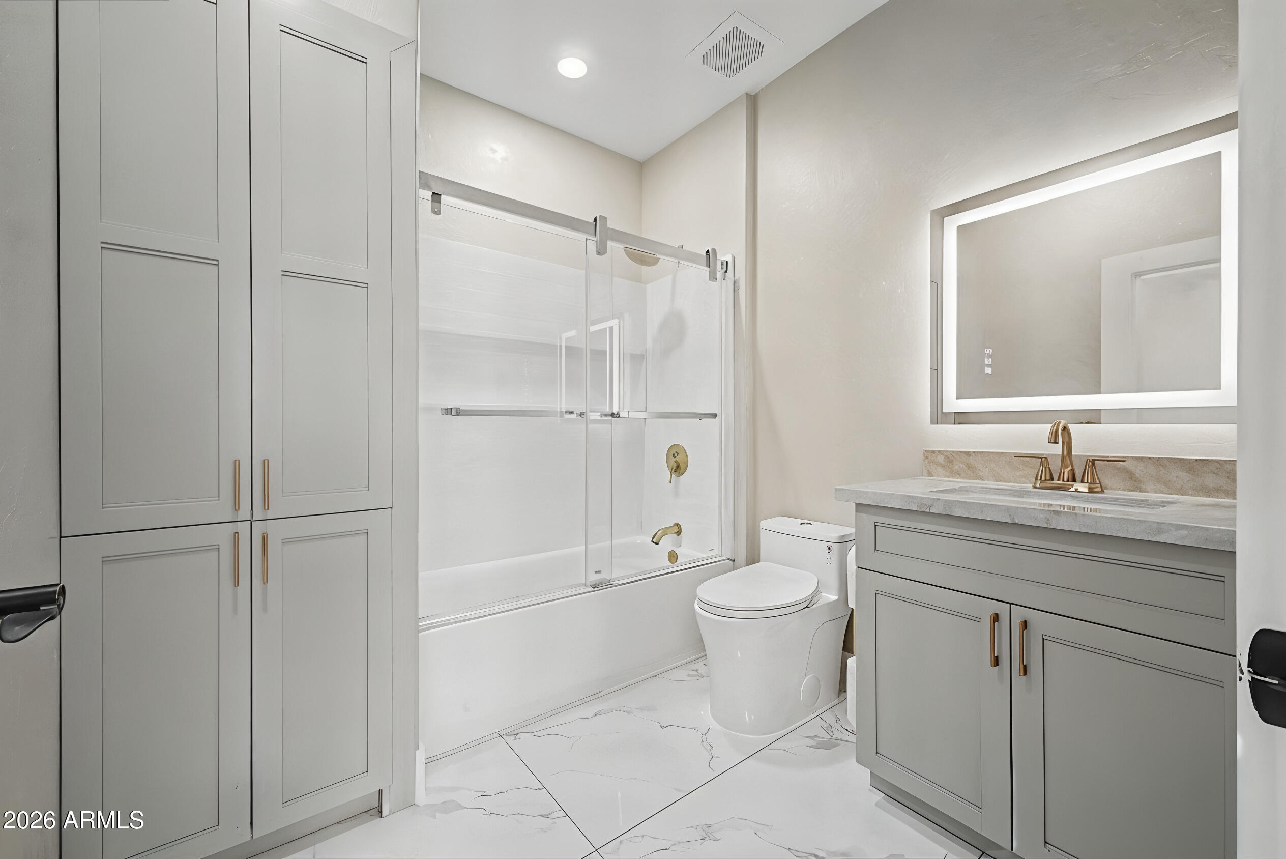 1732 W COMMERCE Avenue