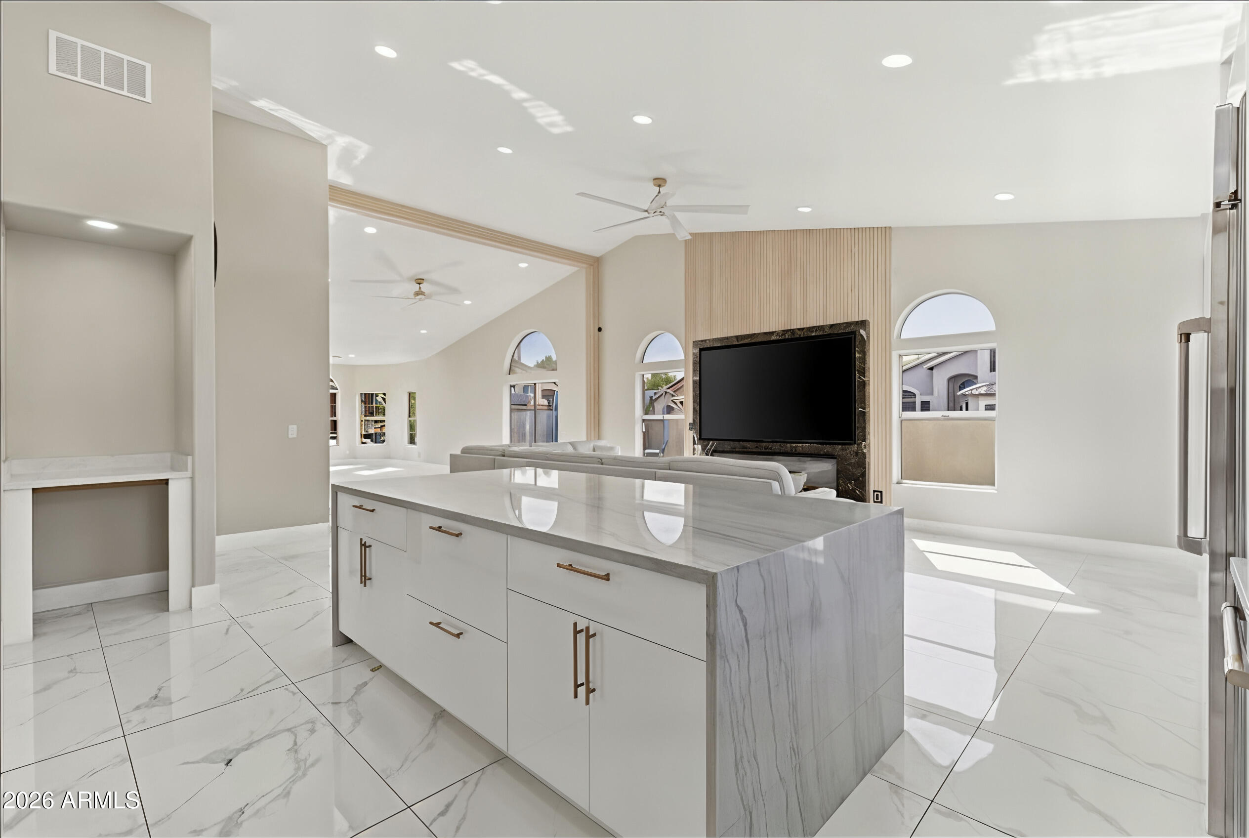 1732 W COMMERCE Avenue