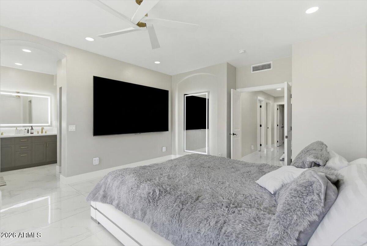 1732 W COMMERCE Avenue