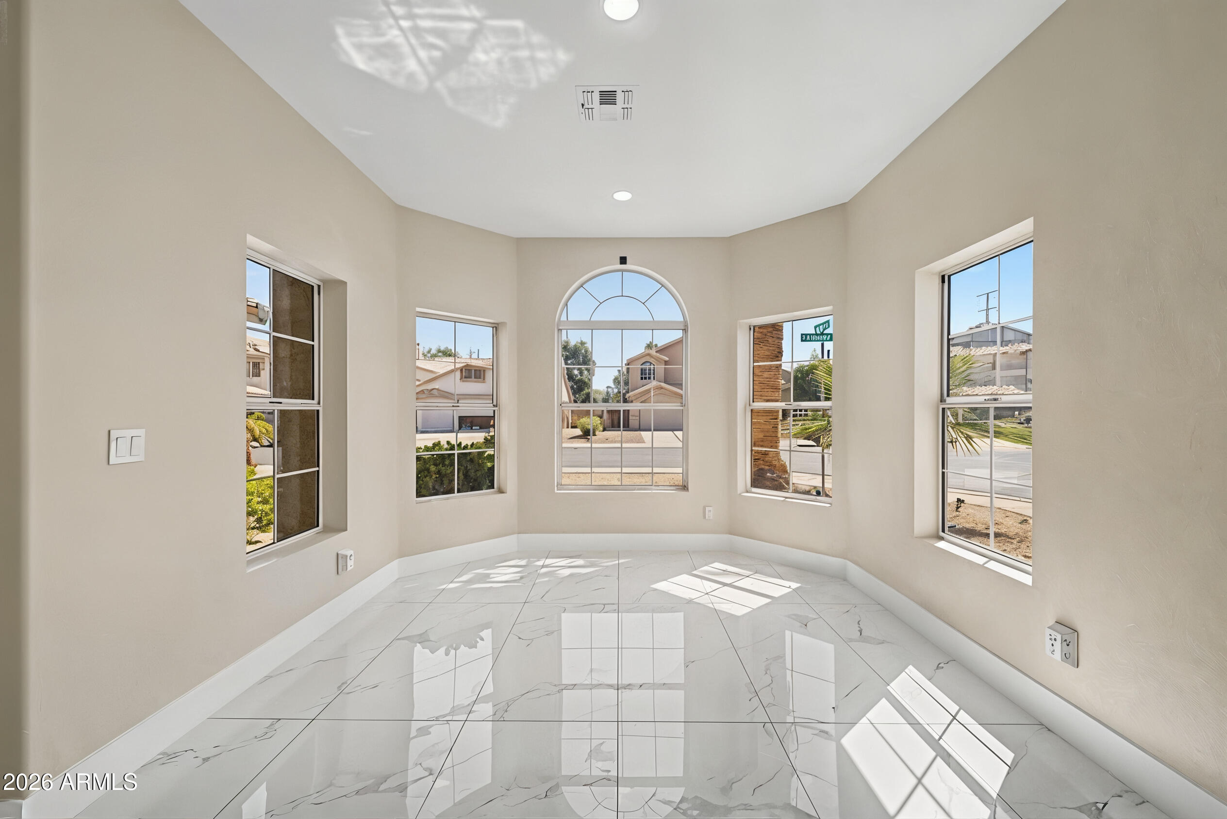 1732 W COMMERCE Avenue