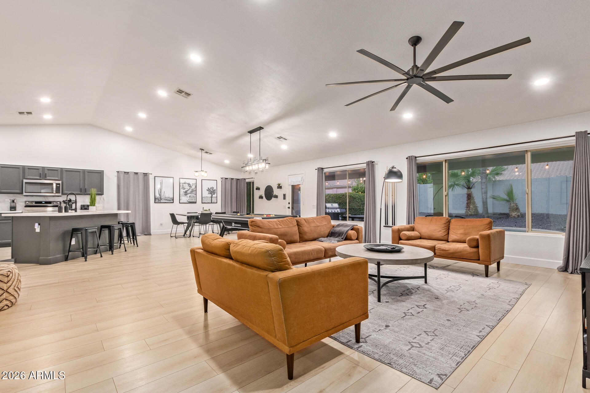 548 W MICHELLE Drive