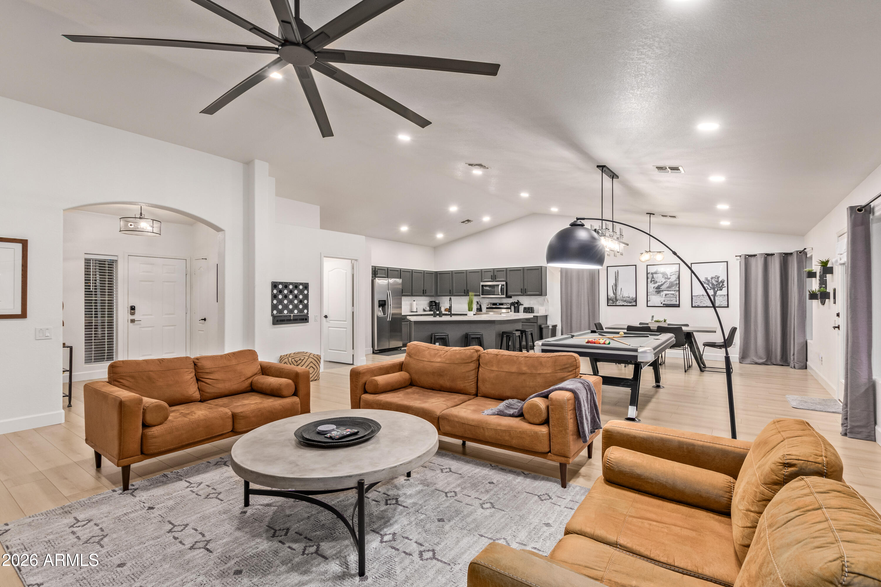 548 W MICHELLE Drive