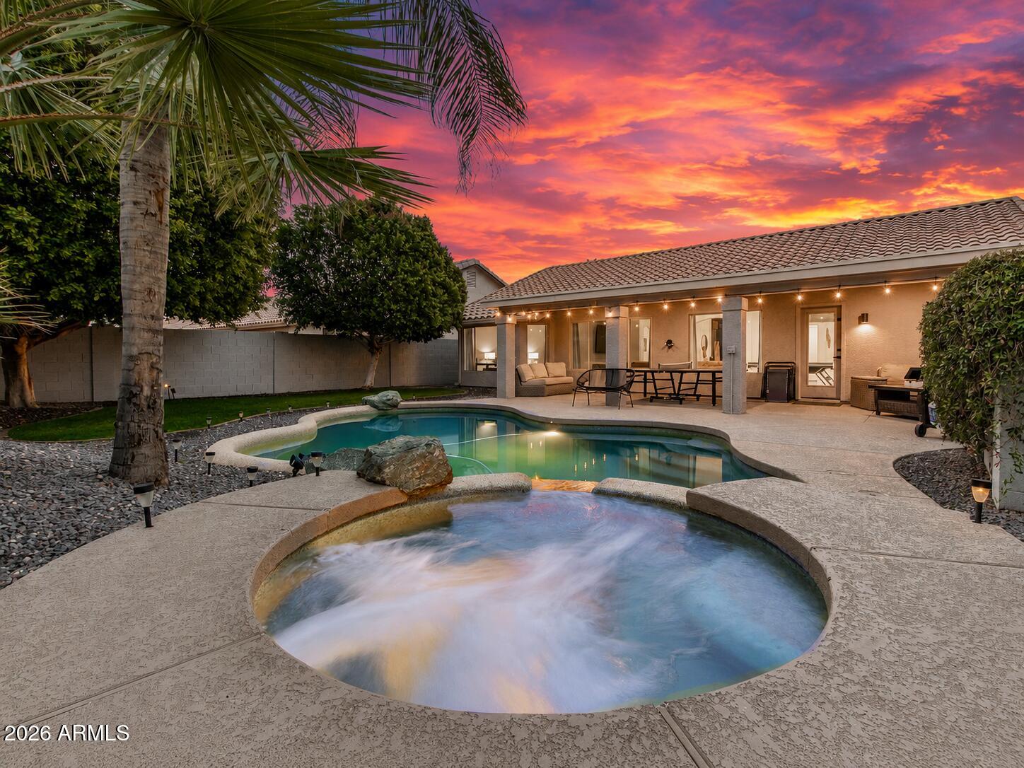 548 W MICHELLE Drive