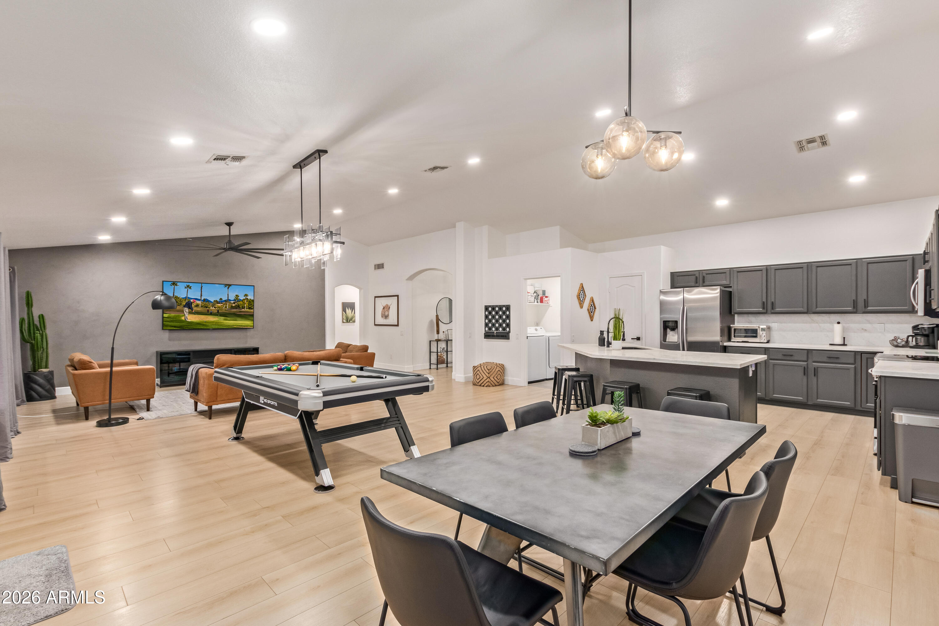 548 W MICHELLE Drive