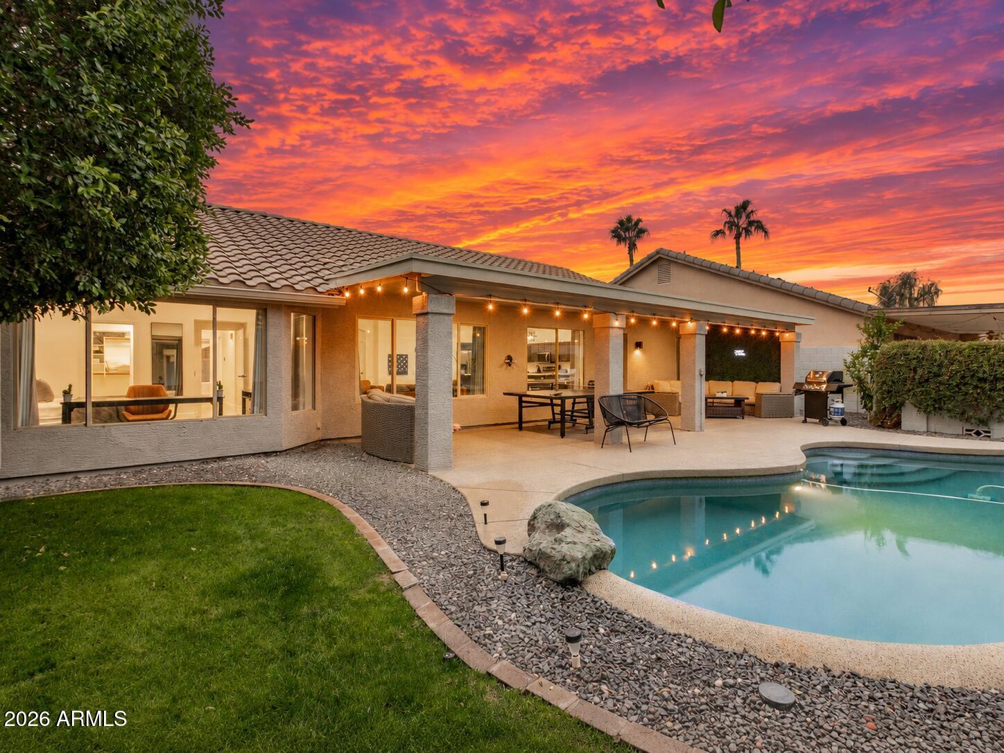 548 W MICHELLE Drive