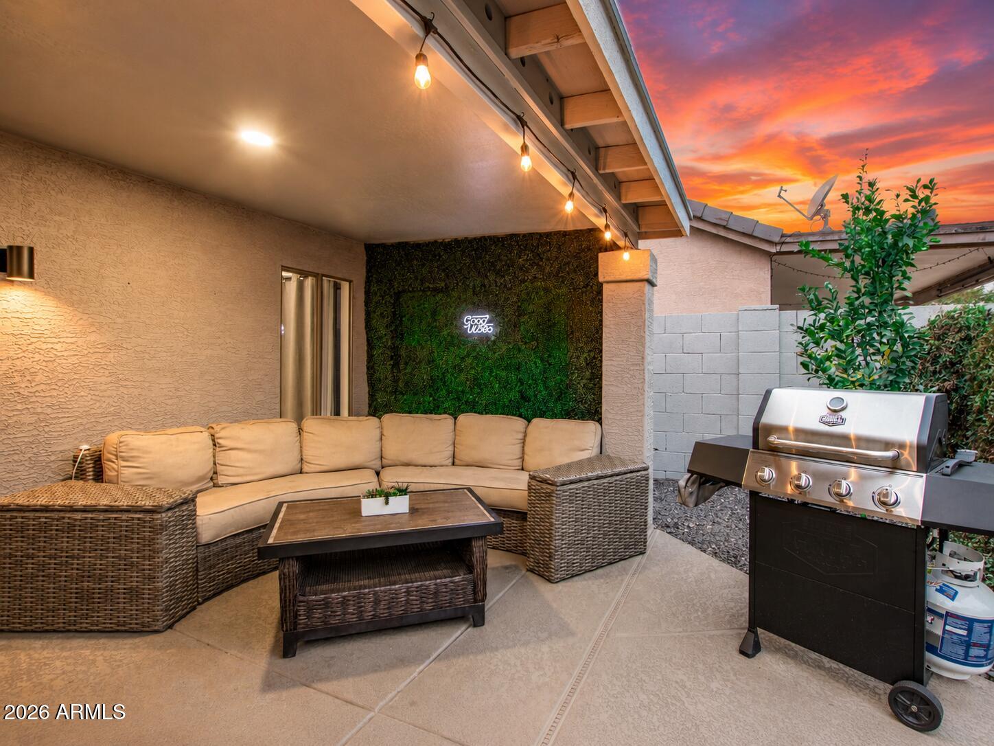 548 W MICHELLE Drive