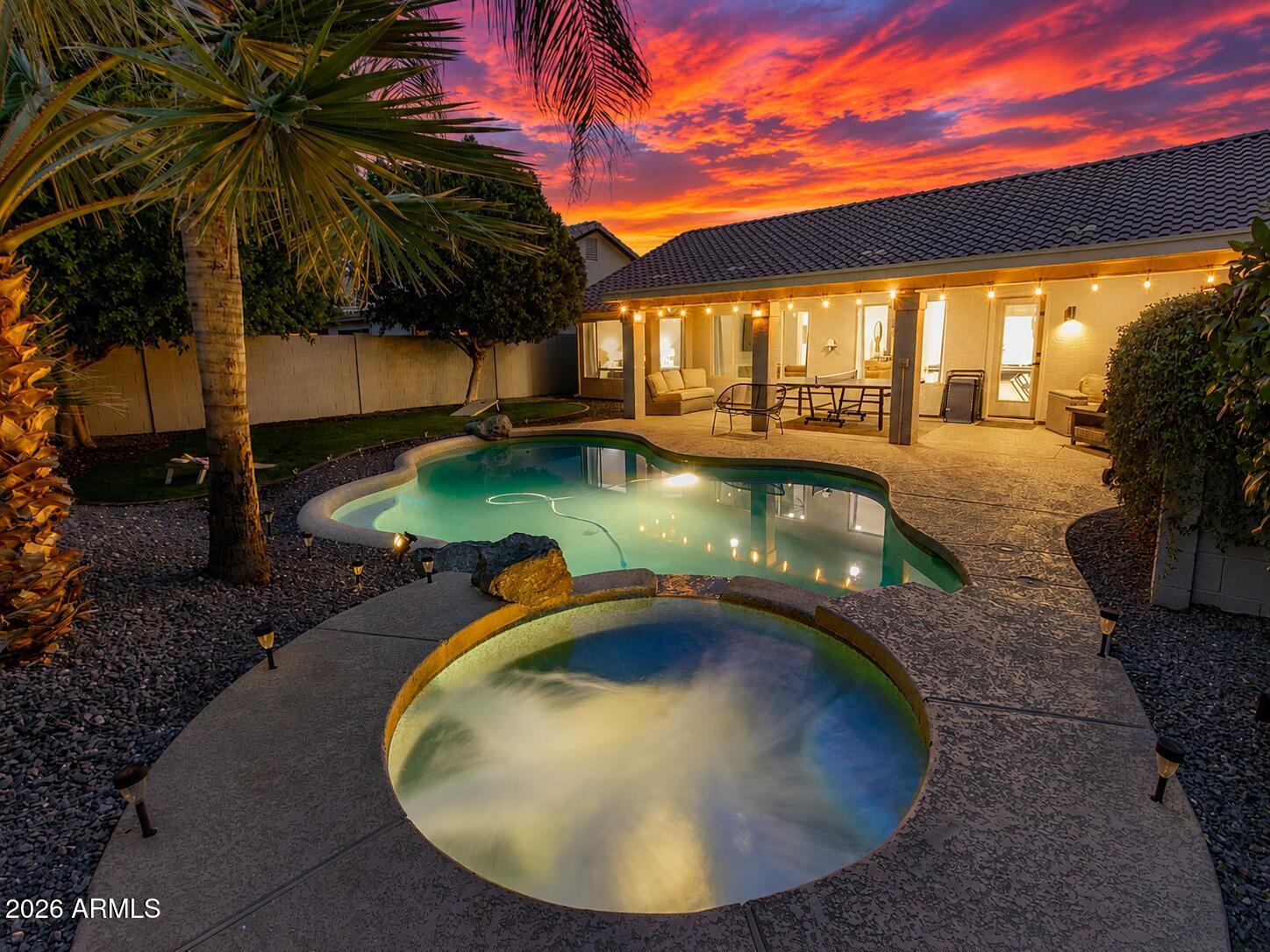 548 W MICHELLE Drive