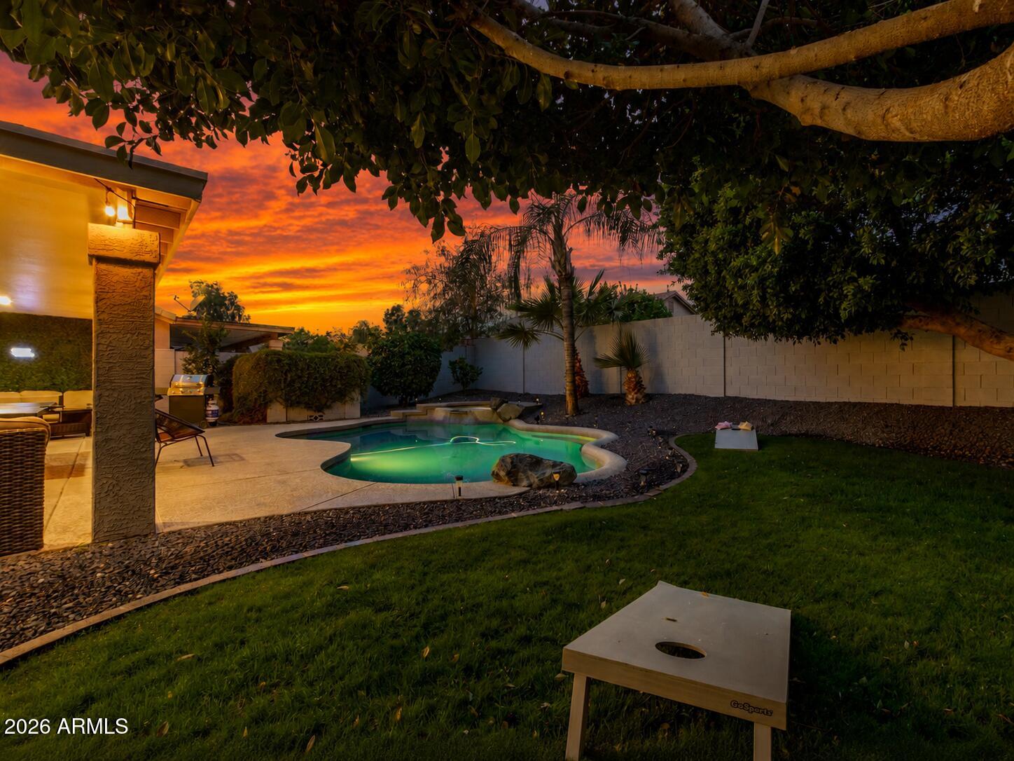 548 W MICHELLE Drive