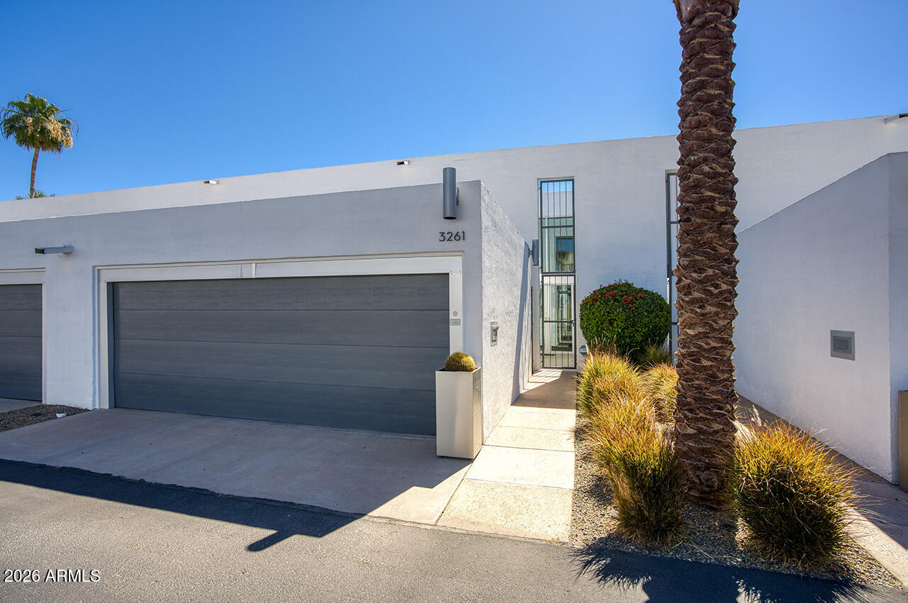 3261 E CAMELBACK Road