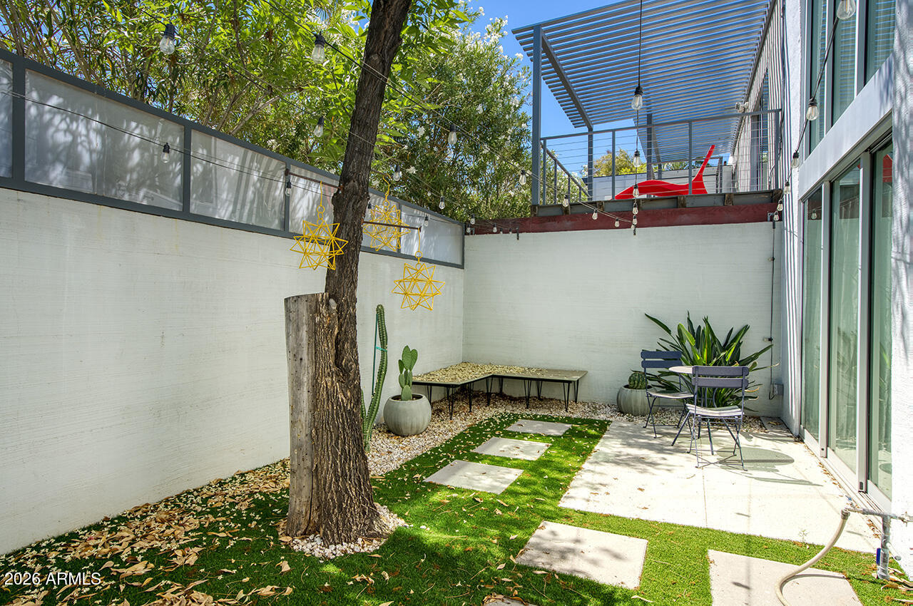 3261 E CAMELBACK Road